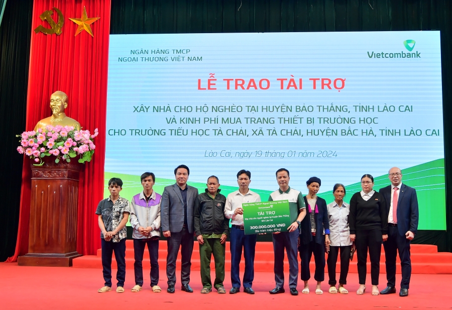Vietcombank kh&aacute;nh th&agrave;nh nhiều ng&ocirc;i nh&agrave; tặng người ngh&egrave;o an cư đ&oacute;n Tết- Ảnh 2.