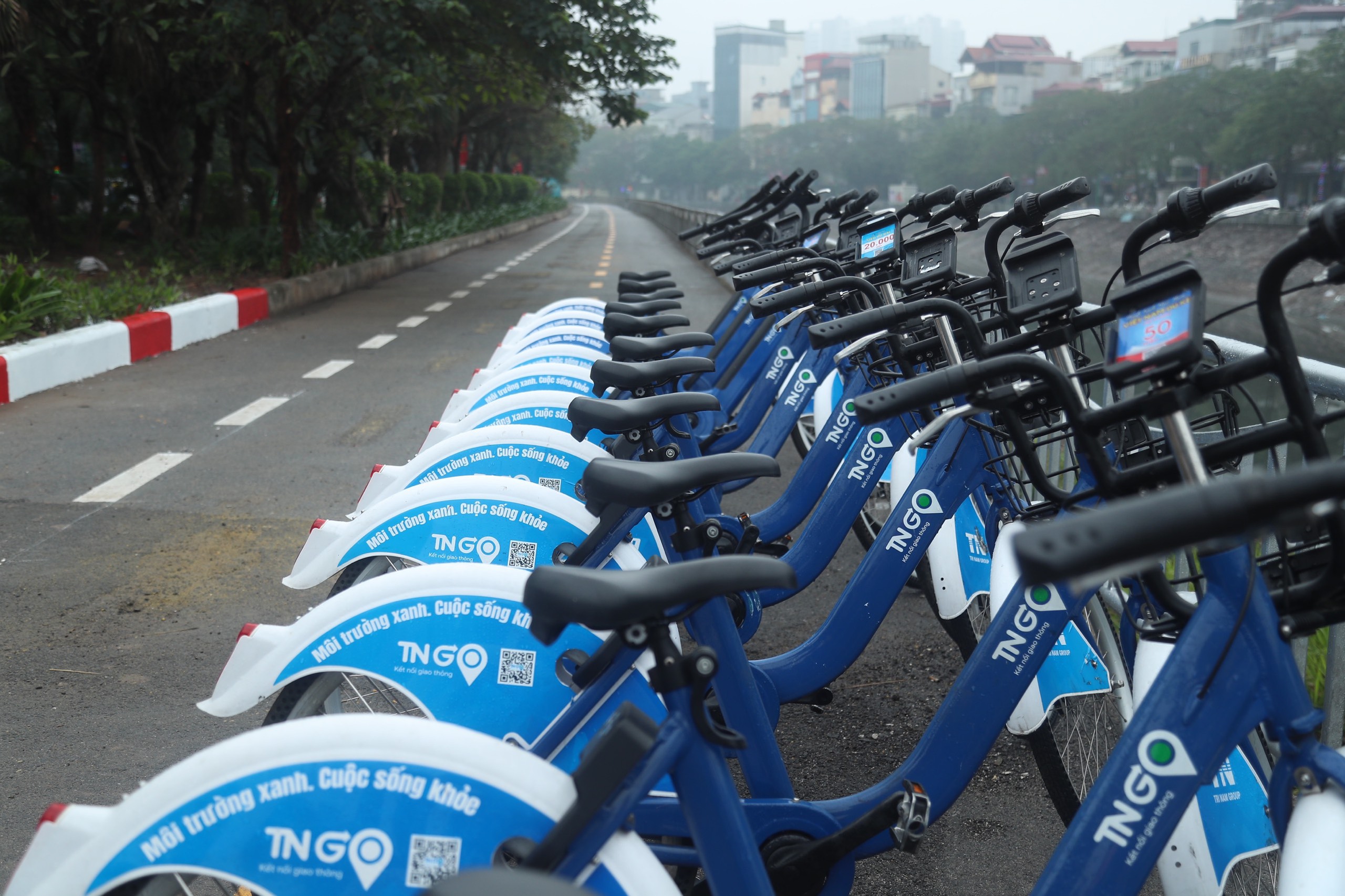 H&agrave; Nội: Ch&iacute;nh thức kh&aacute;nh th&agrave;nh l&agrave;n đường ri&ecirc;ng cho xe đạp- Ảnh 2.