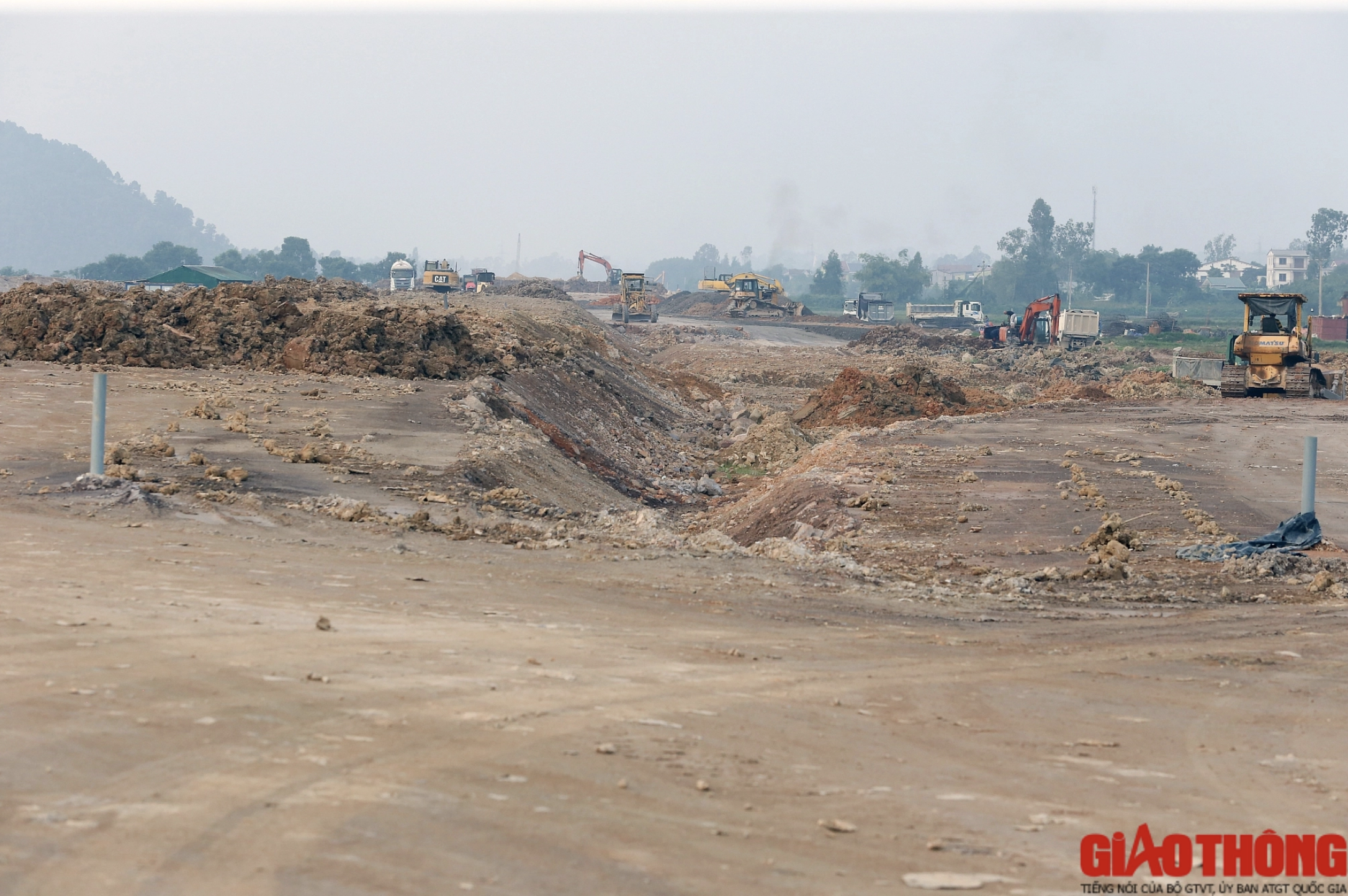 Cao tốc Diễn Ch&acirc;u - B&atilde;i Vọt: Tiếp tục thi c&ocirc;ng tại đồi Xu&acirc;n Dương sau 4 th&aacute;ng tạm ngưng- Ảnh 3.