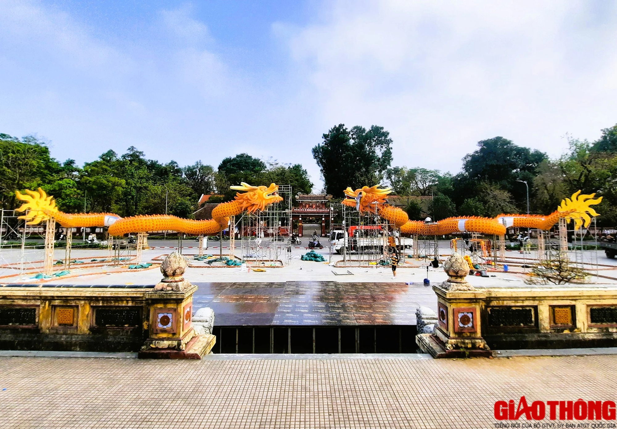 Lộ diện cặp linh vật khổng lồ &ldquo;lưỡng long chầu nguyệt&rdquo; ở Cố đ&ocirc; Huế- Ảnh 5.