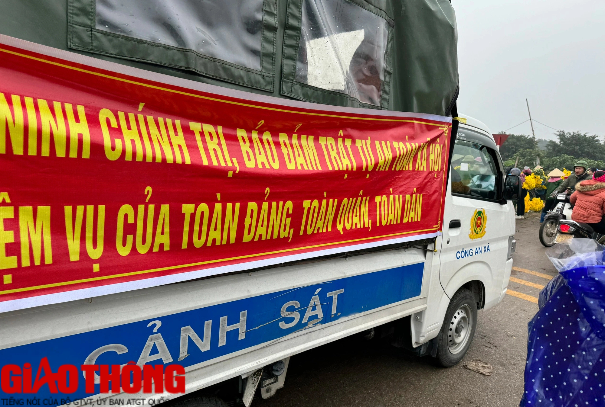 Đ&atilde; x&aacute;c định được xe c&ocirc;ng vụ biển Th&aacute;i B&igrave;nh đi chợ hoa ở Nam Định- Ảnh 2.