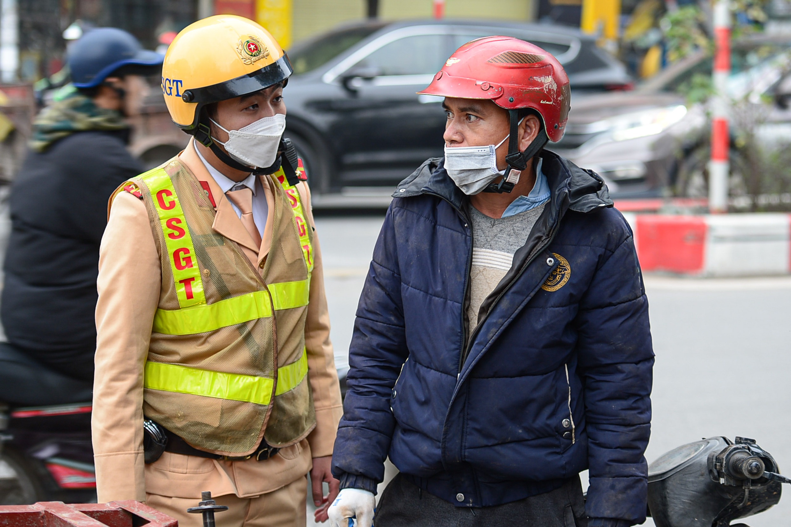 CSGT xử phạt loạt xe tự chế ngh&ecirc;nh ngang xuống phố ng&agrave;y cận Tết- Ảnh 10.