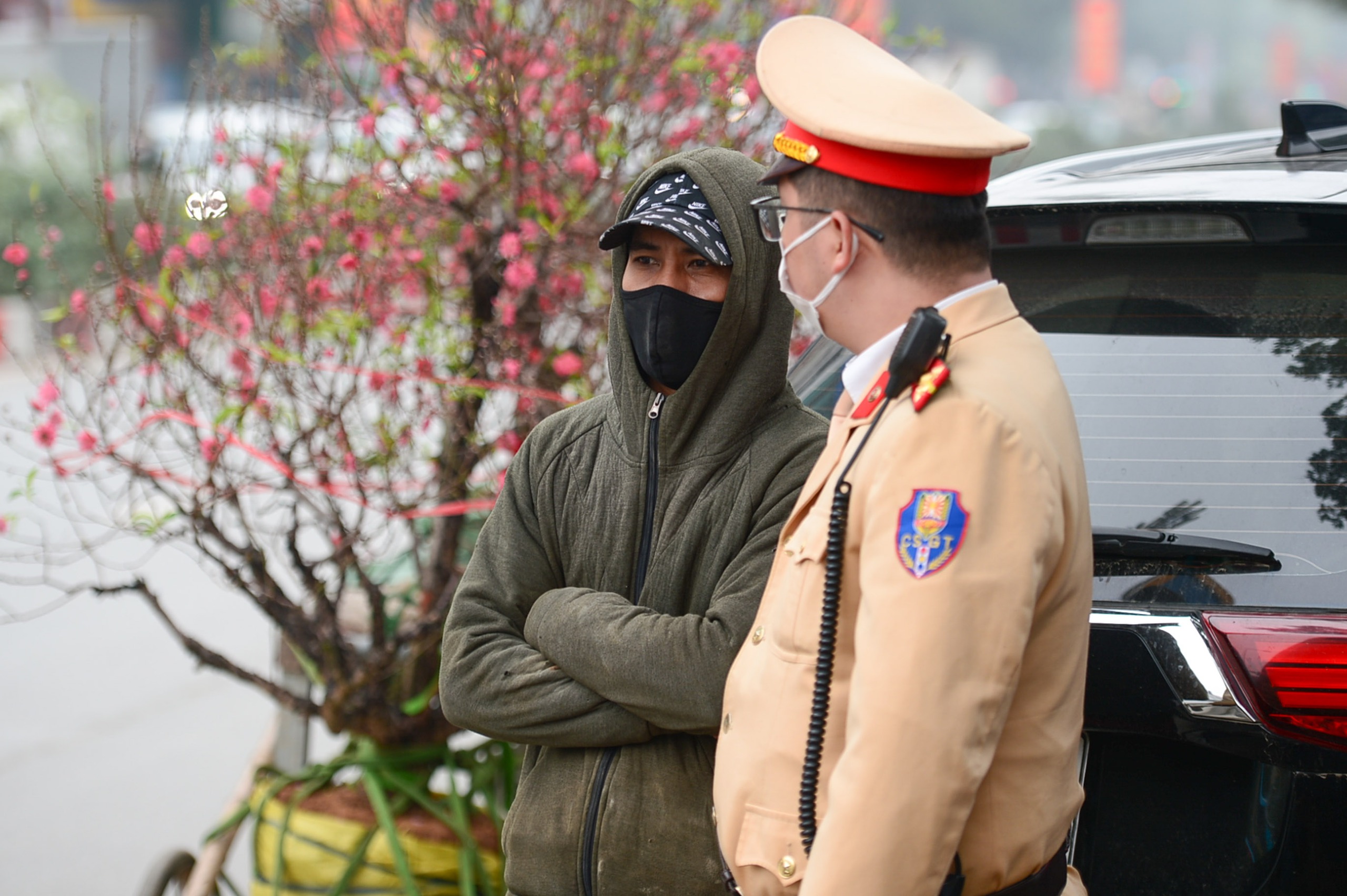 CSGT xử phạt loạt xe tự chế ngh&ecirc;nh ngang xuống phố ng&agrave;y cận Tết- Ảnh 7.