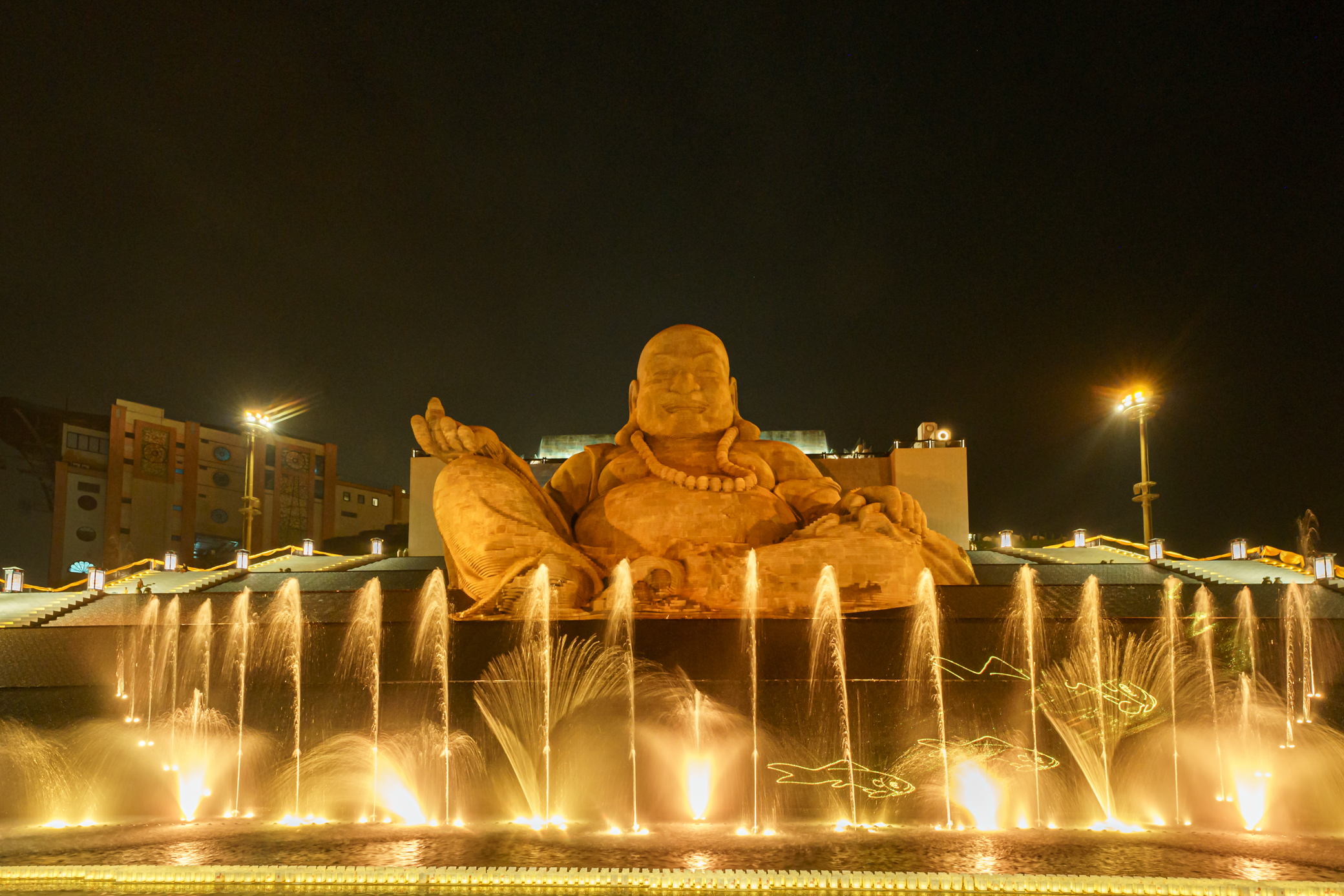 Chi&ecirc;m b&aacute;i tượng Phật Di Lặc gh&eacute;p từ 6.688 phiến đ&aacute; sa thạch ở T&acirc;y Ninh- Ảnh 7.