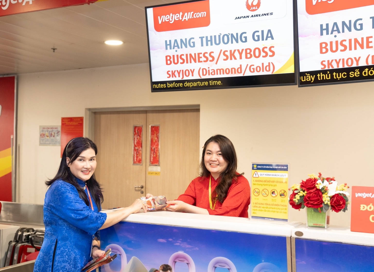 Xuất hành ngày mùng 1 Tết Giáp Thìn, Vietjet lì xì may mắn cho khách hàng- Ảnh 10. Xuất hành ngày mùng 1 Tết Giáp Thìn, Vietjet lì xì may mắn cho khách hàng- Ảnh 10.