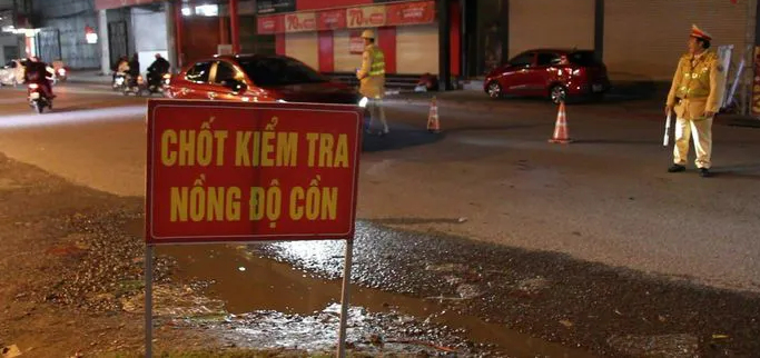 Tài xế không bằng lái, vi phạm nồng độ cồn bị phạt 46 triệu đêm giao thừa- Ảnh 1. Tài xế không bằng lái, vi phạm nồng độ cồn bị phạt 46 triệu đêm giao thừa- Ảnh 1.