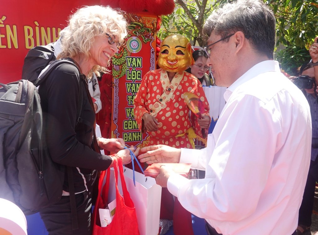 L&igrave; x&igrave; 200 kh&aacute;ch đầu ti&ecirc;n đi t&agrave;u từ TP.HCM đến B&igrave;nh Thuận- Ảnh 1.