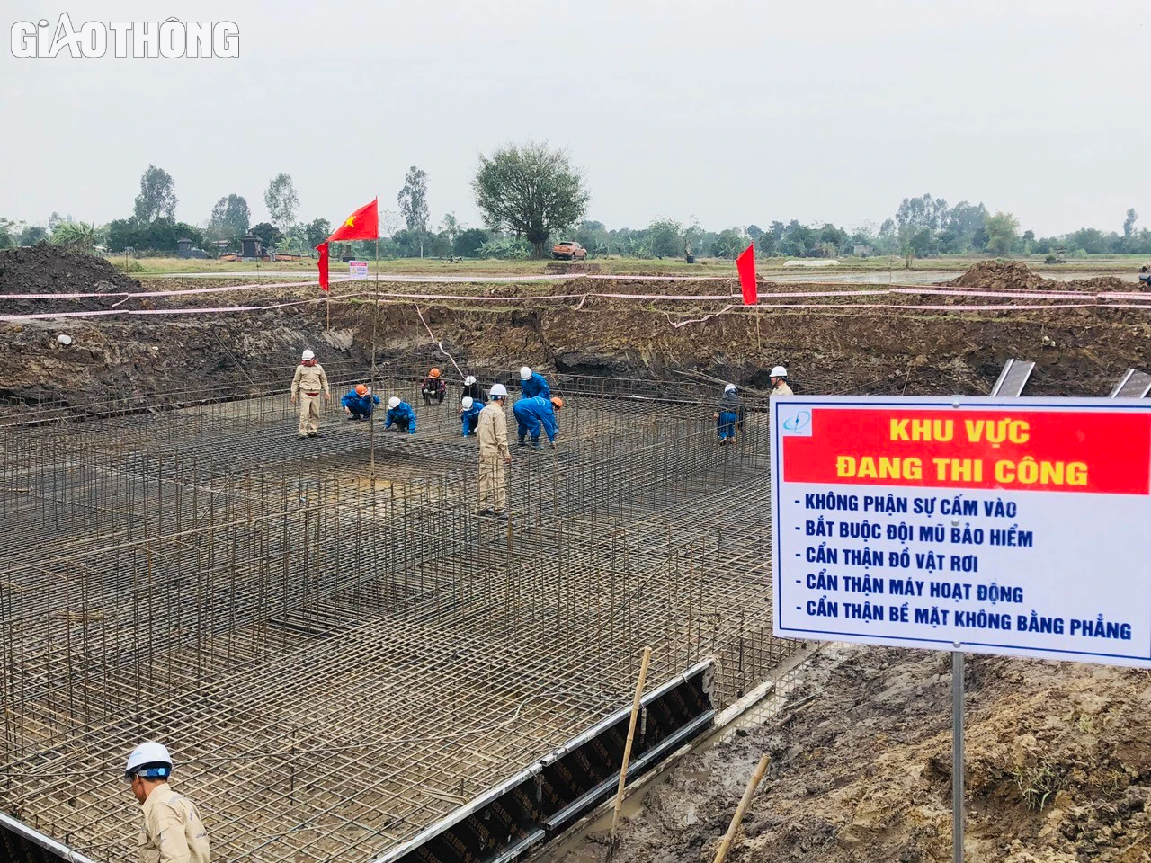 Thi công xuyên Tết để đường dây 500kV mạch 3 hoàn thành vào tháng 6- Ảnh 1. Thi công xuyên Tết để đường dây 500kV mạch 3 hoàn thành vào tháng 6- Ảnh 1.