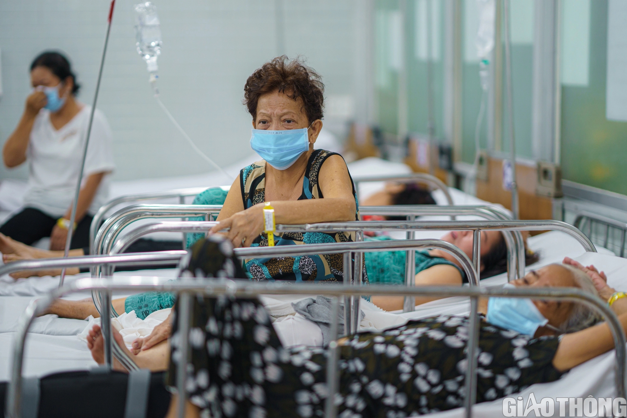 Xuyên đêm mùng 2 Tết cấp cứu nhiều ca tai nạn giao thông tại Bệnh viện Chợ Rẫy- Ảnh 12. Xuyên đêm mùng 2 Tết cấp cứu nhiều ca tai nạn giao thông tại Bệnh viện Chợ Rẫy- Ảnh 12.