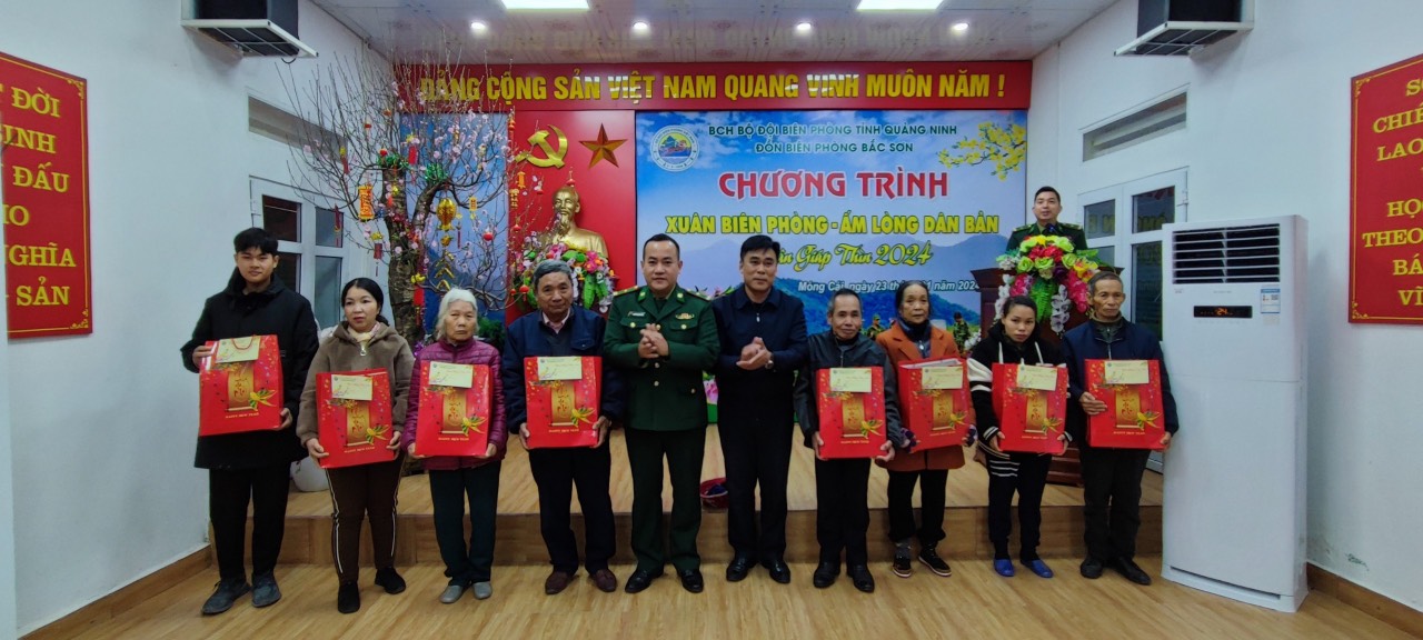 L&iacute;nh bi&ecirc;n ph&ograve;ng xuy&ecirc;n Tết bảo vệ bi&ecirc;n cương - Ảnh 4.