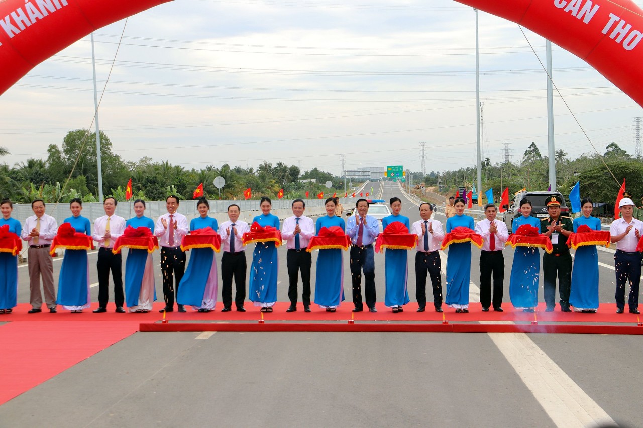 Tết n&agrave;y, người miền T&acirc;y kh&ocirc;ng c&ograve;n &aacute;m ảnh cảnh kẹt xe- Ảnh 1.