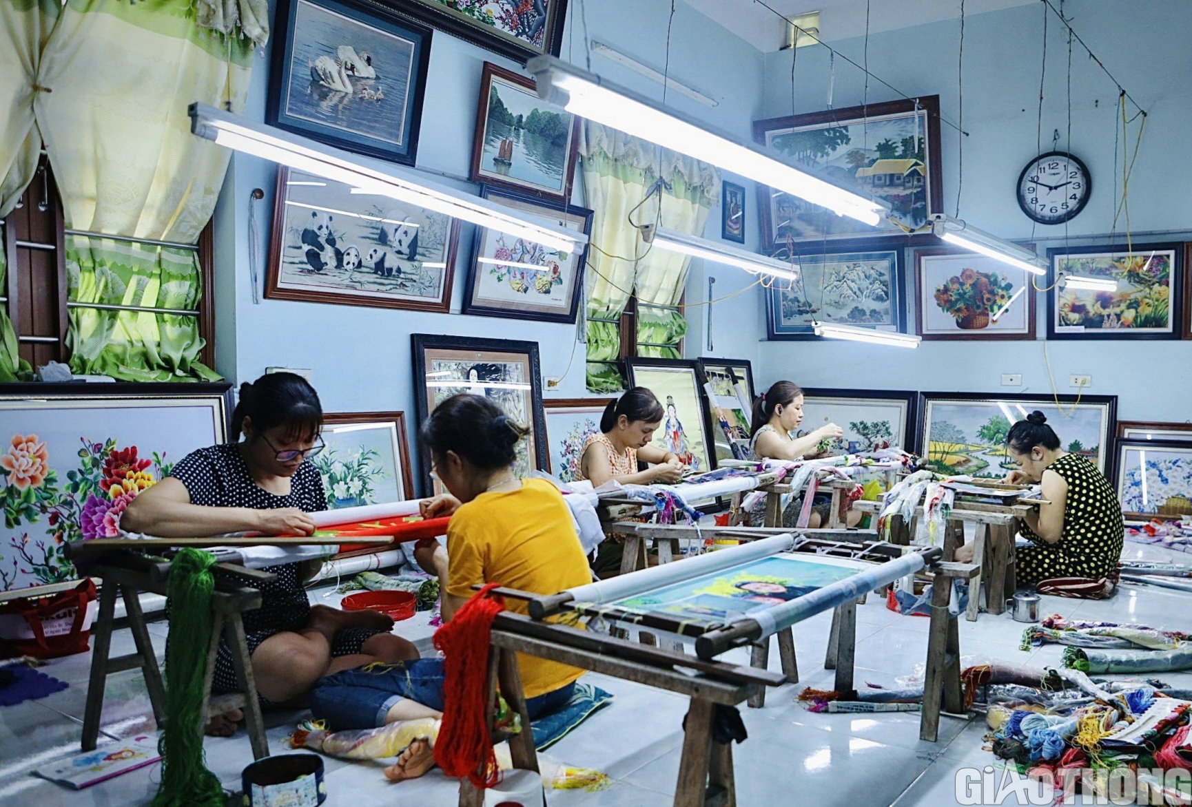 Hồn qu&ecirc; trong những bức tranh th&ecirc;u tay - Ảnh 5.