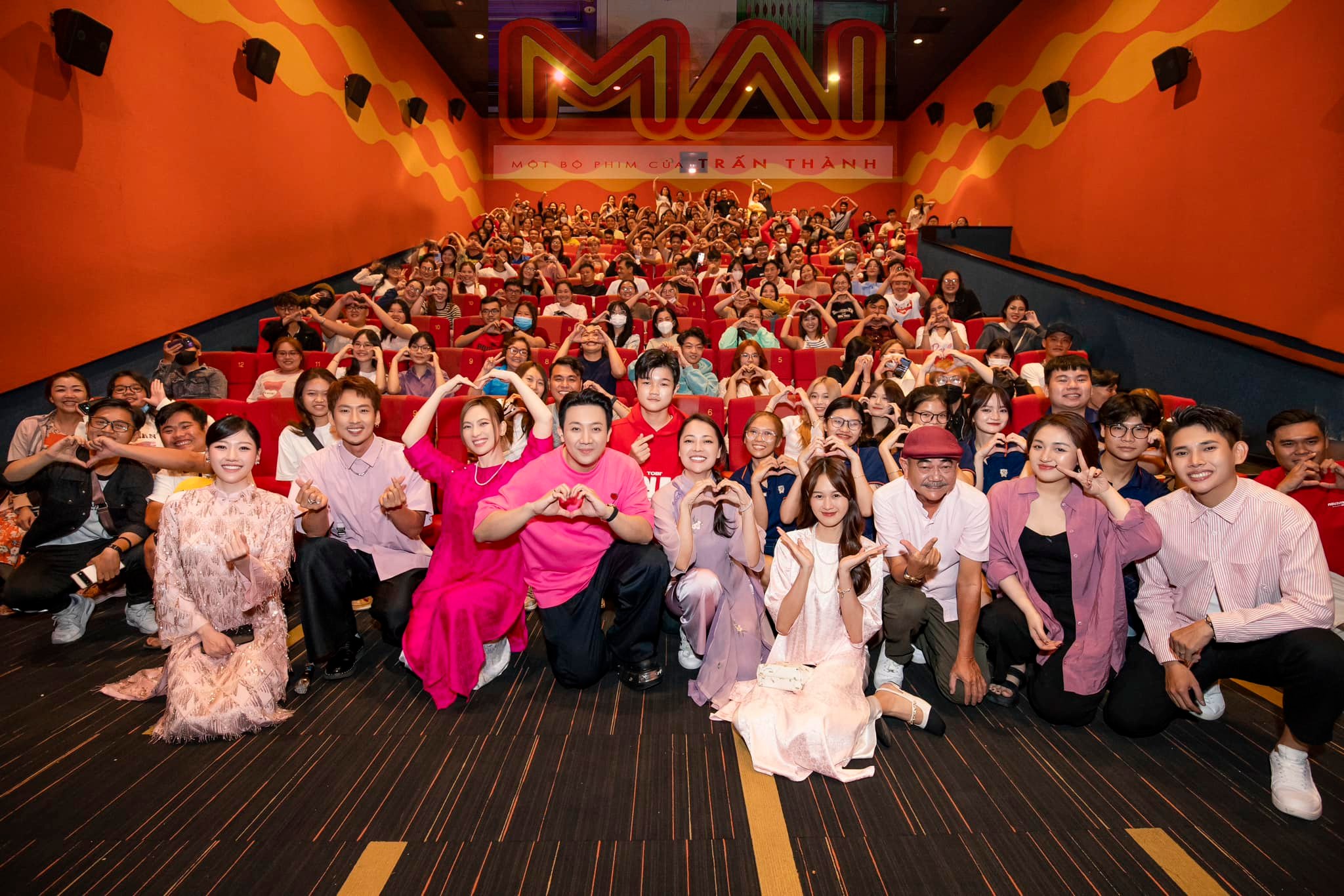 Phim Tết Mai: Ngo&agrave;i suất chiếu rạp d&agrave;y đặc, Trấn Th&agrave;nh kh&ocirc;ng đơn thuần 