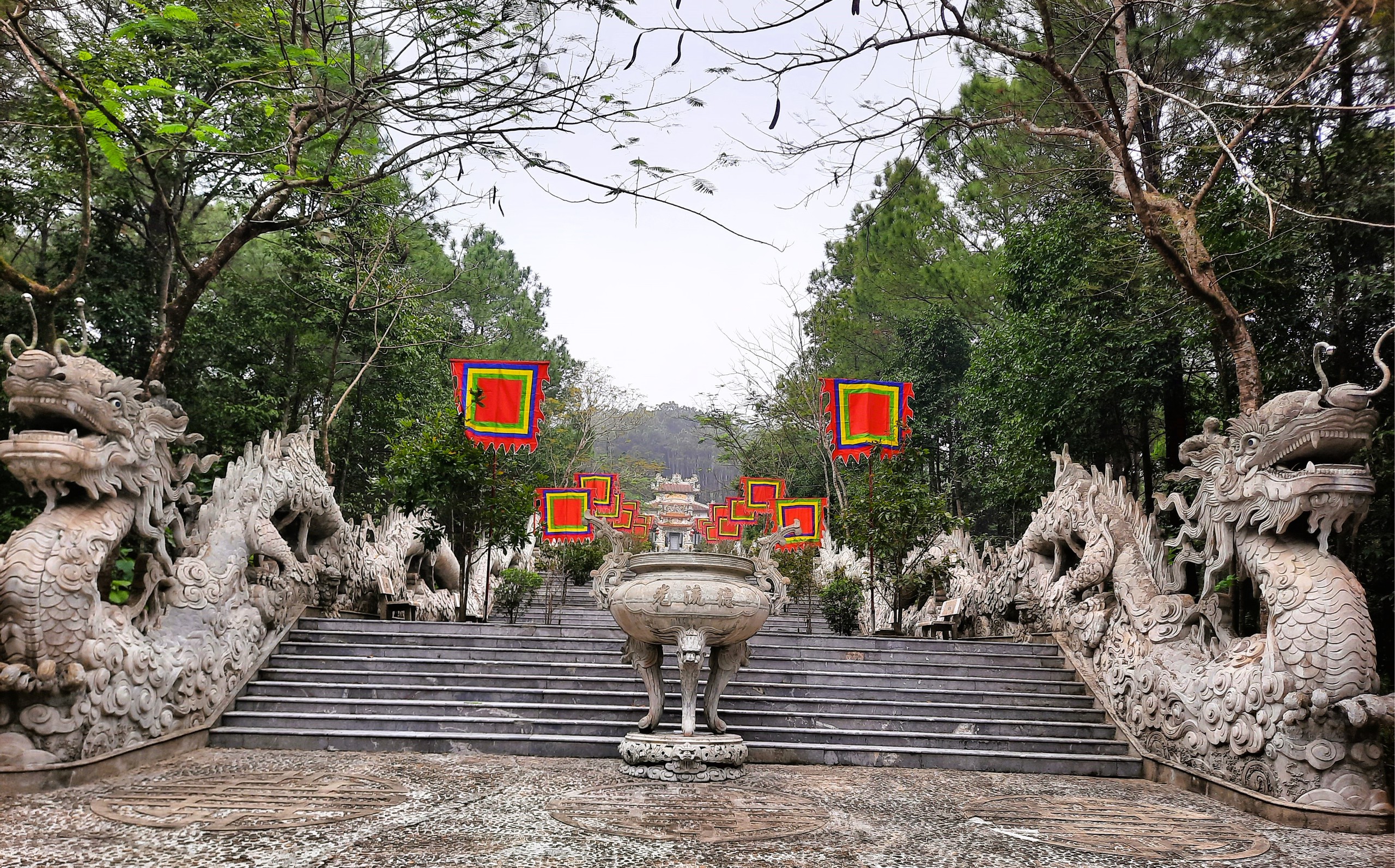 Ngắm rồng cả trên cạn lẫn dưới sông ở Cố đô Huế- Ảnh 16. Ngắm rồng cả trên cạn lẫn dưới sông ở Cố đô Huế- Ảnh 16.