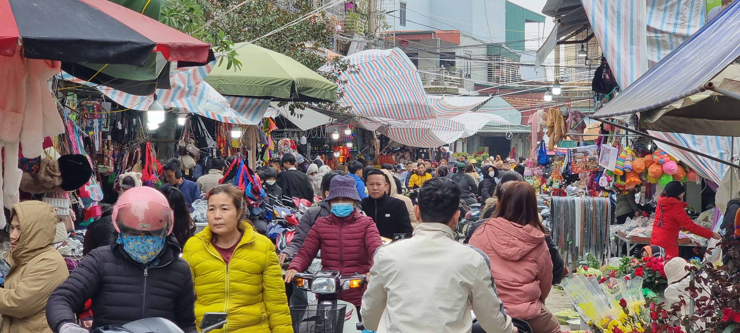 Làng đông dân nhất nước và tục lệ ăn Tết kéo dài gần cả tháng- Ảnh 3. Làng đông dân nhất nước và tục lệ ăn Tết kéo dài gần cả tháng- Ảnh 3.