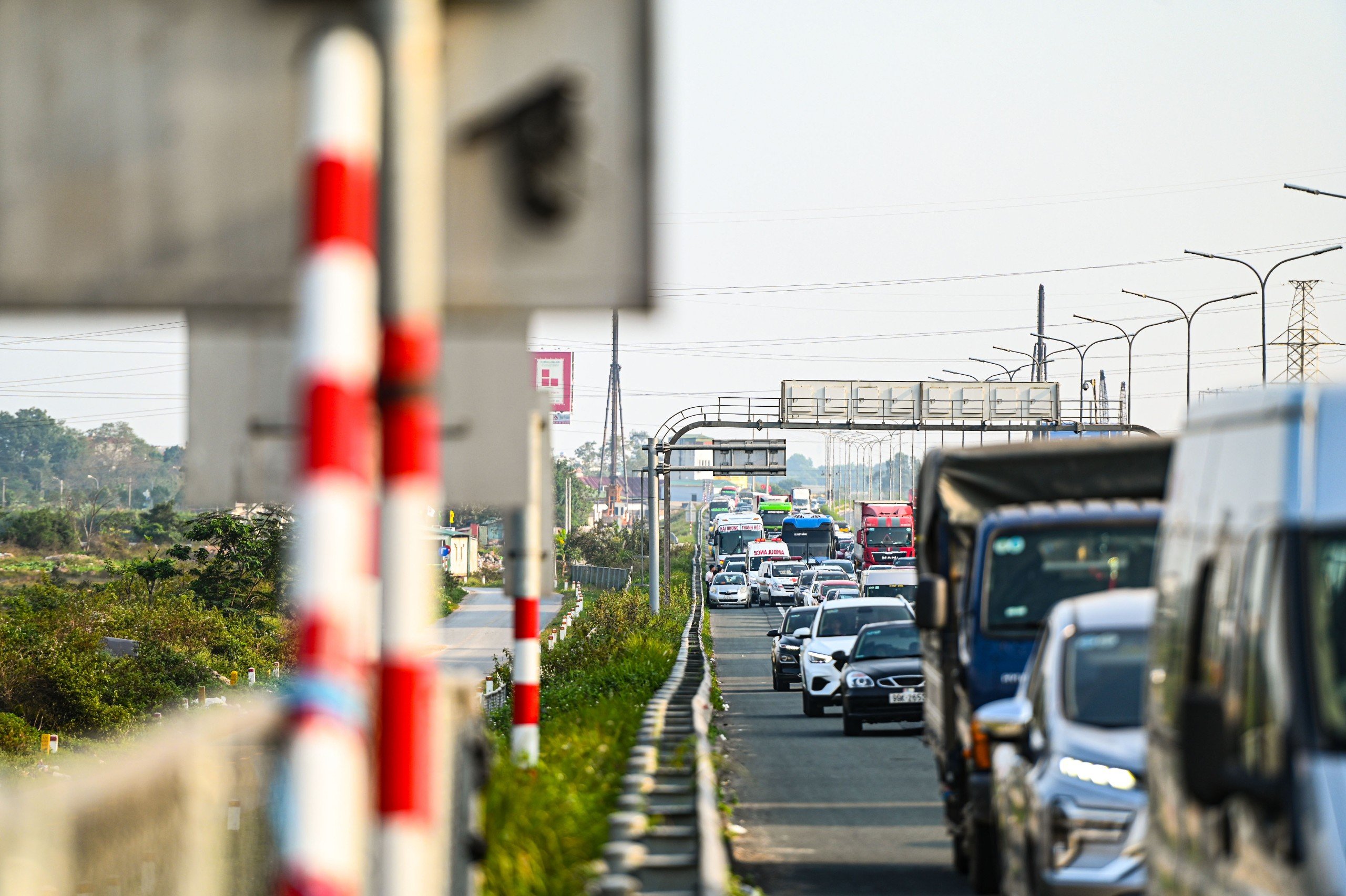 Người d&acirc;n đổ về H&agrave; Nội d&ugrave; chưa hết kỳ nghỉ Tết, cửa ng&otilde; Thủ đ&ocirc; &ugrave;n tắc k&eacute;o d&agrave;i- Ảnh 11.