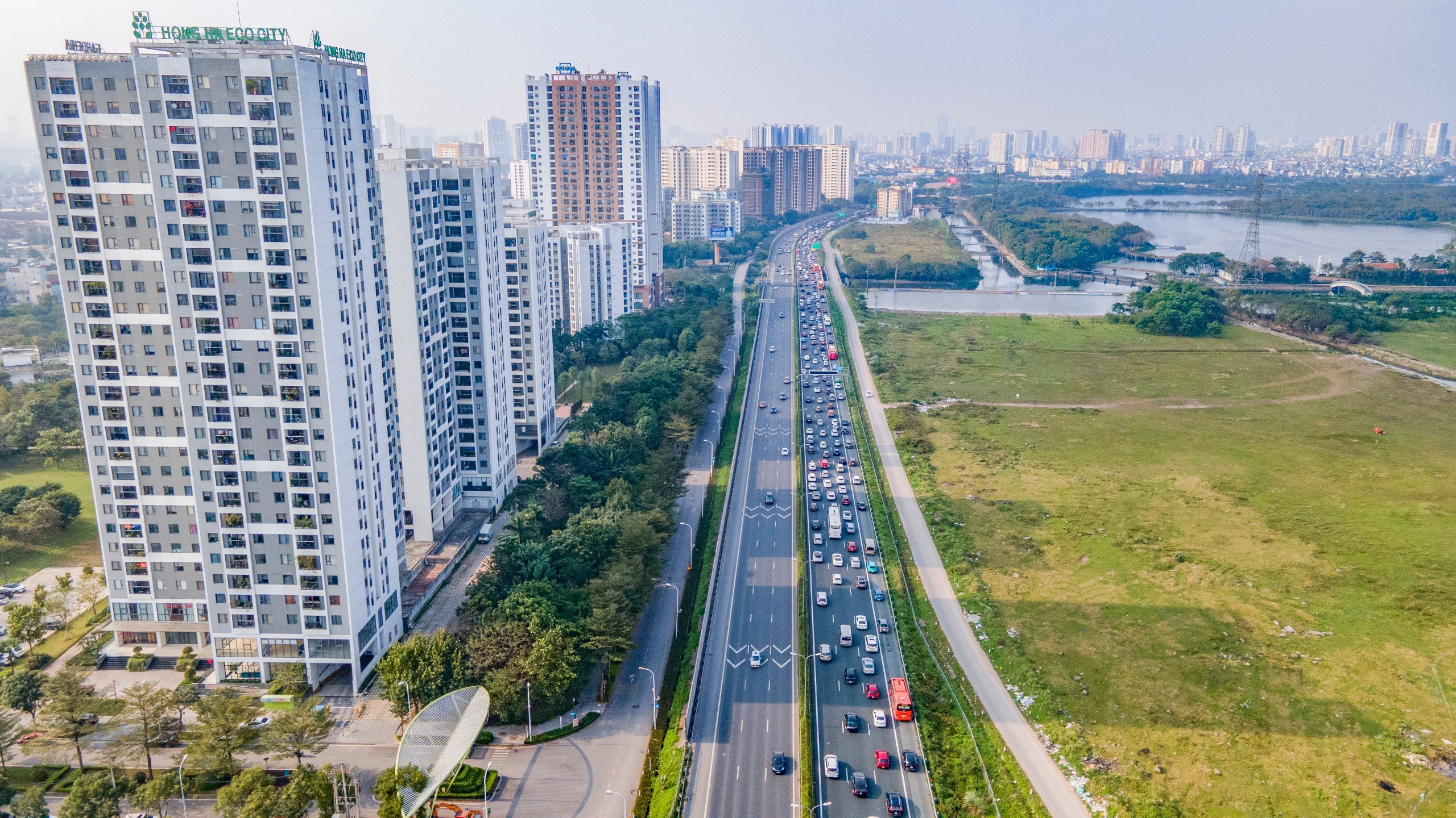 Chiều m&ugrave;ng 4 Tết, người d&acirc;n &ugrave;n &ugrave;n trở lại H&agrave; Nội- Ảnh 2.