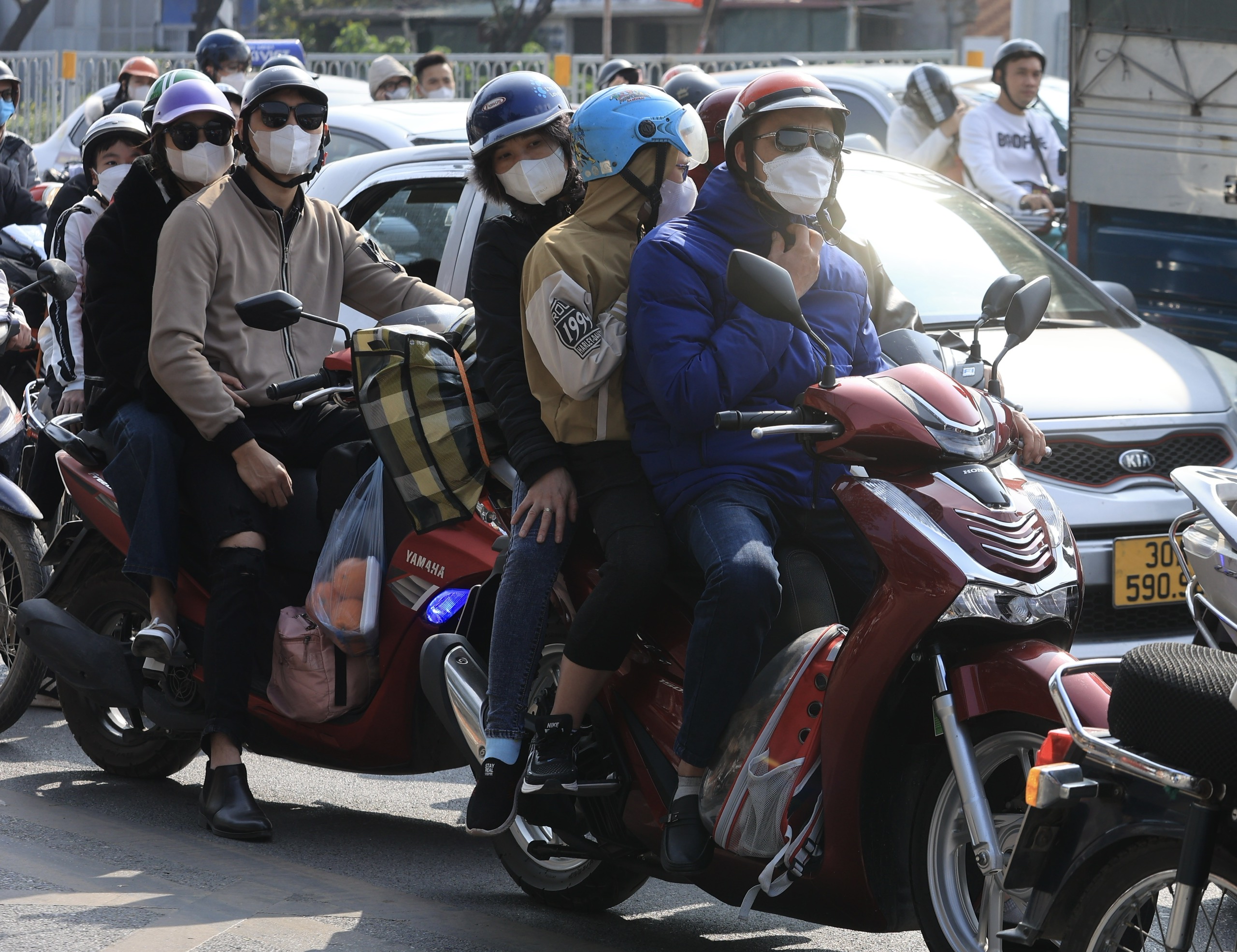 Chiều m&ugrave;ng 4 Tết, người d&acirc;n &ugrave;n &ugrave;n trở lại H&agrave; Nội- Ảnh 14.