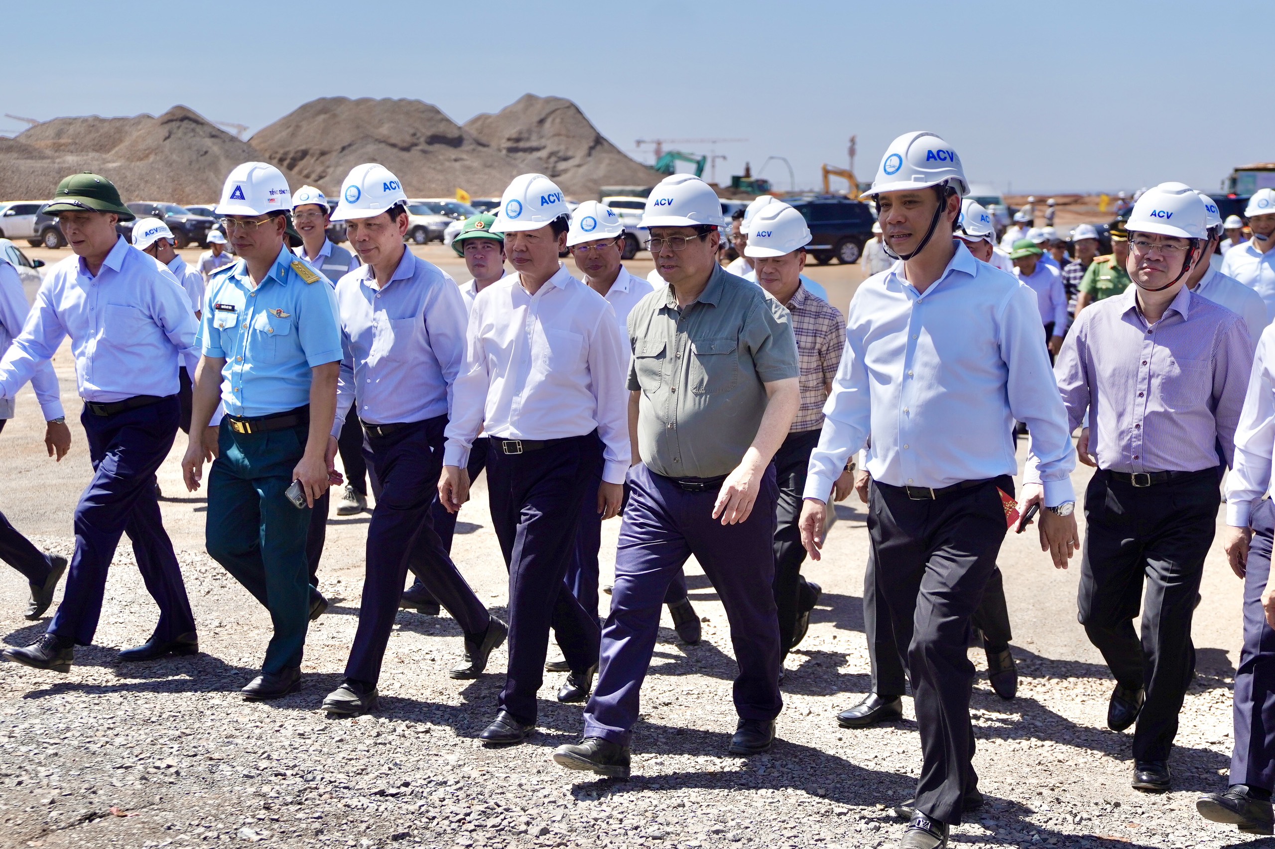 Thủ tướng: Phải vội v&atilde;, vất vả hơn để ho&agrave;n th&agrave;nh s&acirc;n bay Long Th&agrave;nh- Ảnh 2.