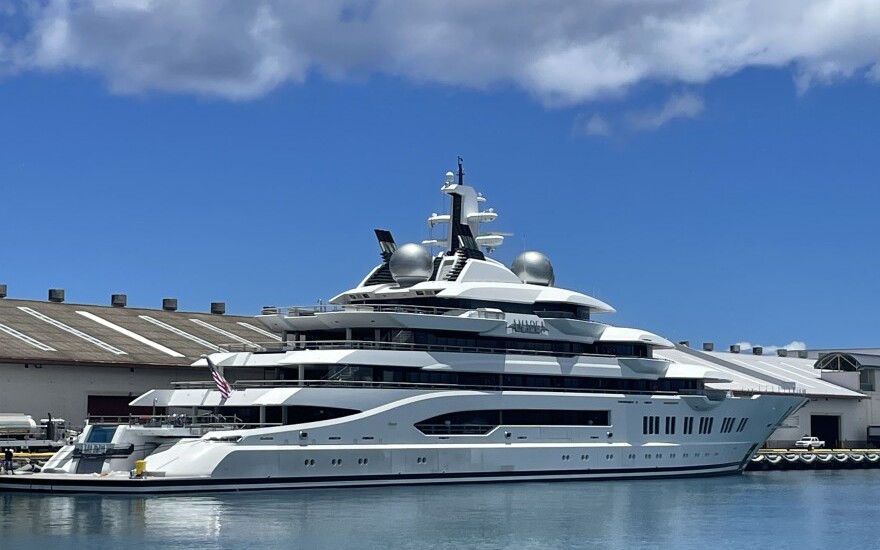 Mỹ tốn h&agrave;ng triệu đ&ocirc; bảo tr&igrave; du thuyền thu của tỷ ph&uacute; Nga, muốn b&aacute;n kh&ocirc;ng được