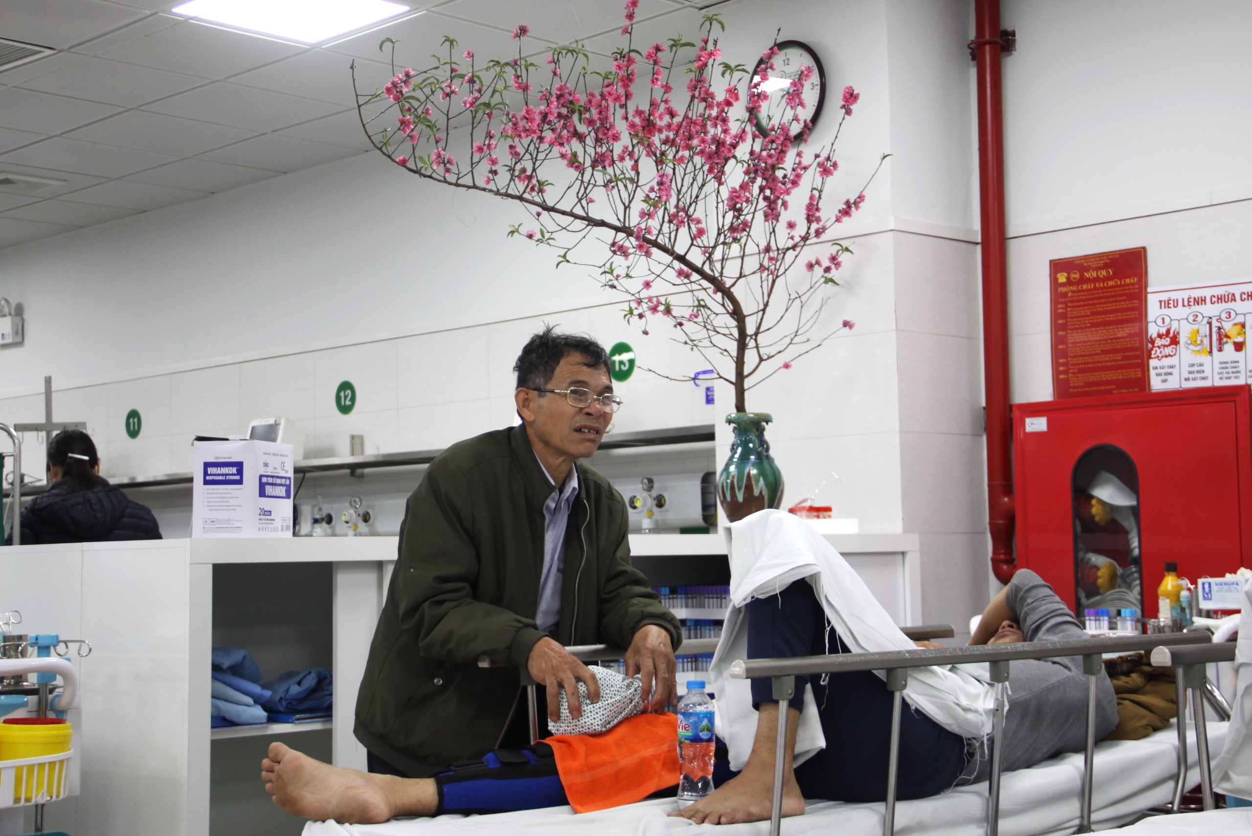 Nhiều người nhập viện, ti&ecirc;n lượng xấu sau tai nạn giao th&ocirc;ng do uống rượu bia- Ảnh 2.