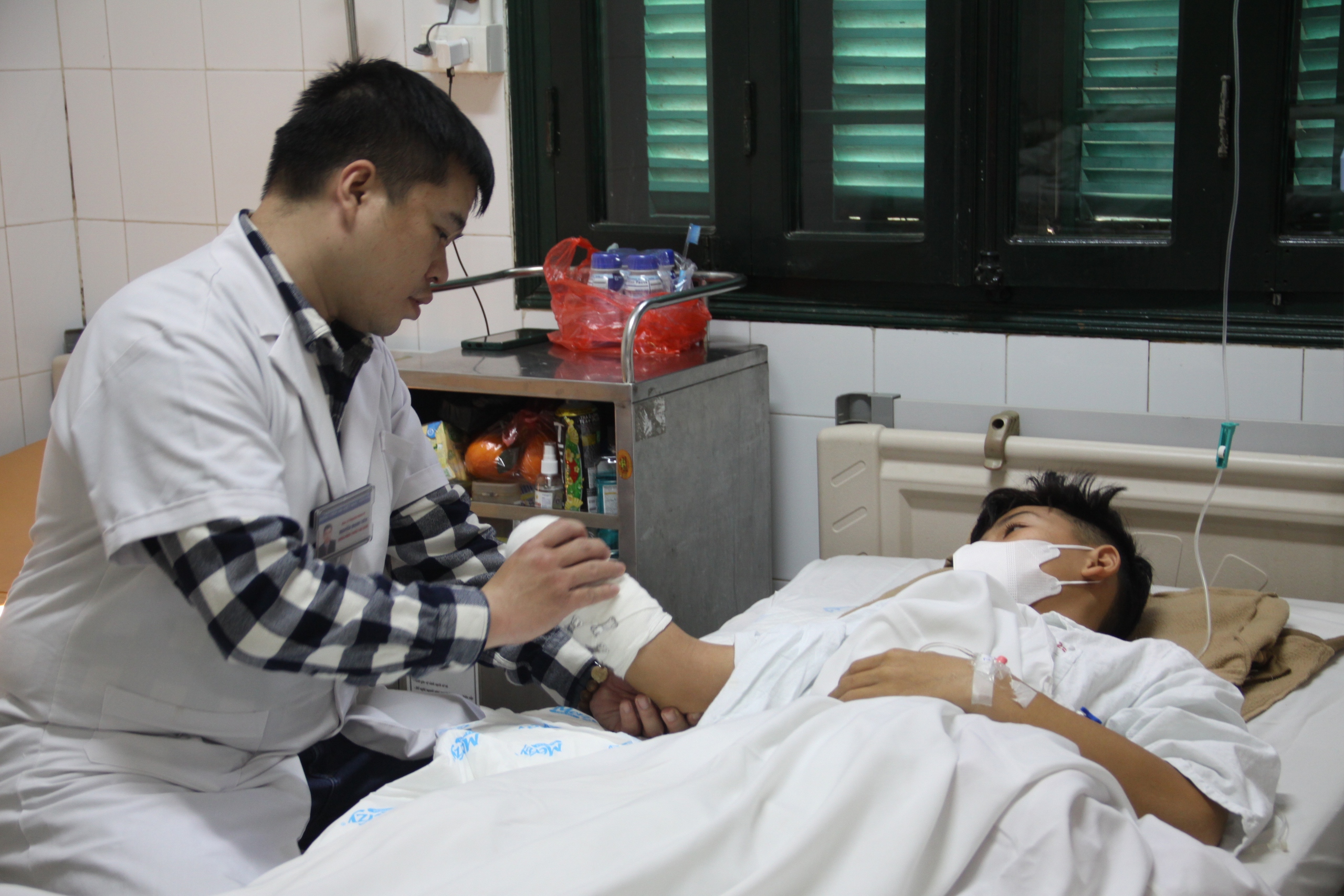 Nhiều người nhập viện, ti&ecirc;n lượng xấu sau tai nạn giao th&ocirc;ng do uống rượu bia- Ảnh 10.