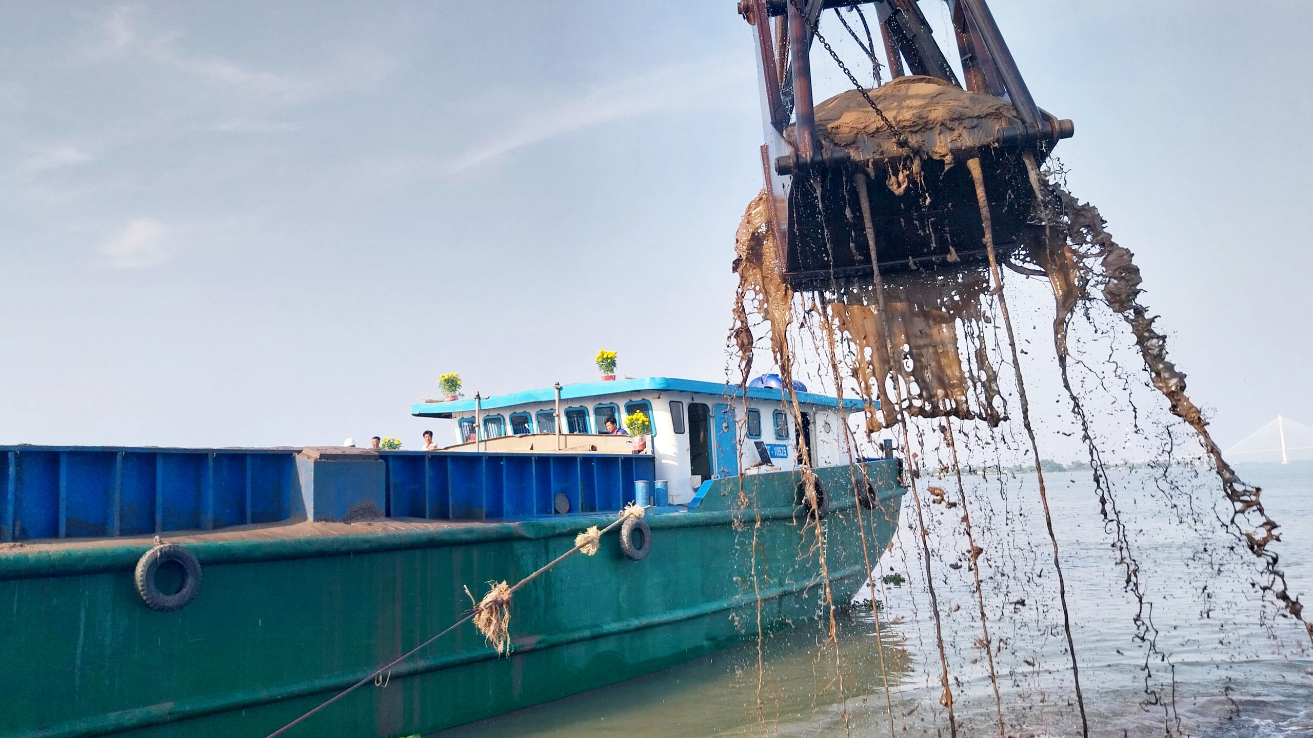 Mỏ c&aacute;t phục vụ cao tốc ở Đồng Th&aacute;p đồng loạt khai th&aacute;c lại sau Tết- Ảnh 1.