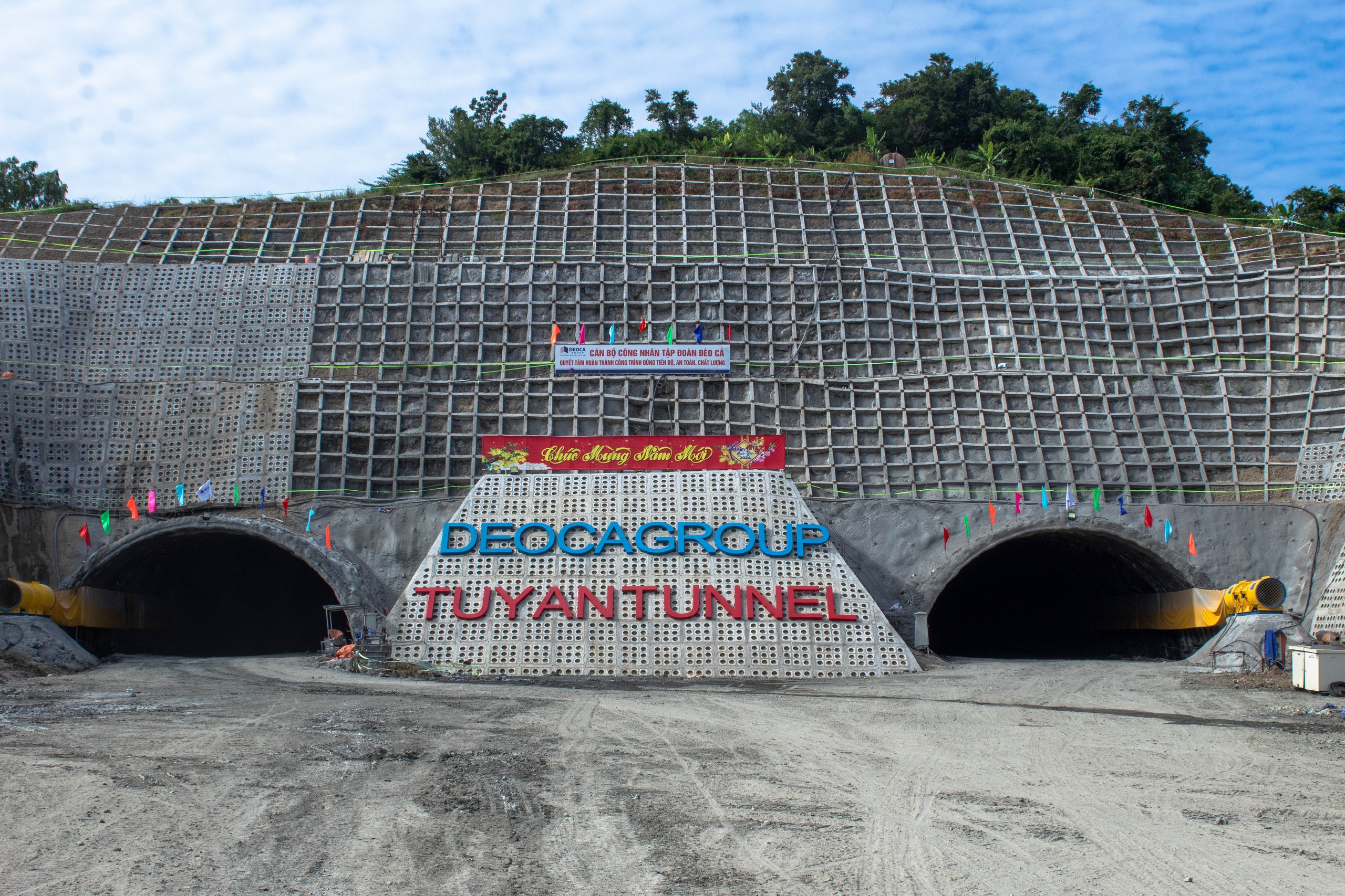 Hơn 300 đầu m&aacute;y sẵn s&agrave;ng bứt tốc tiến độ dự &aacute;n Ch&iacute; Thạnh - V&acirc;n Phong sau Tết- Ảnh 4.