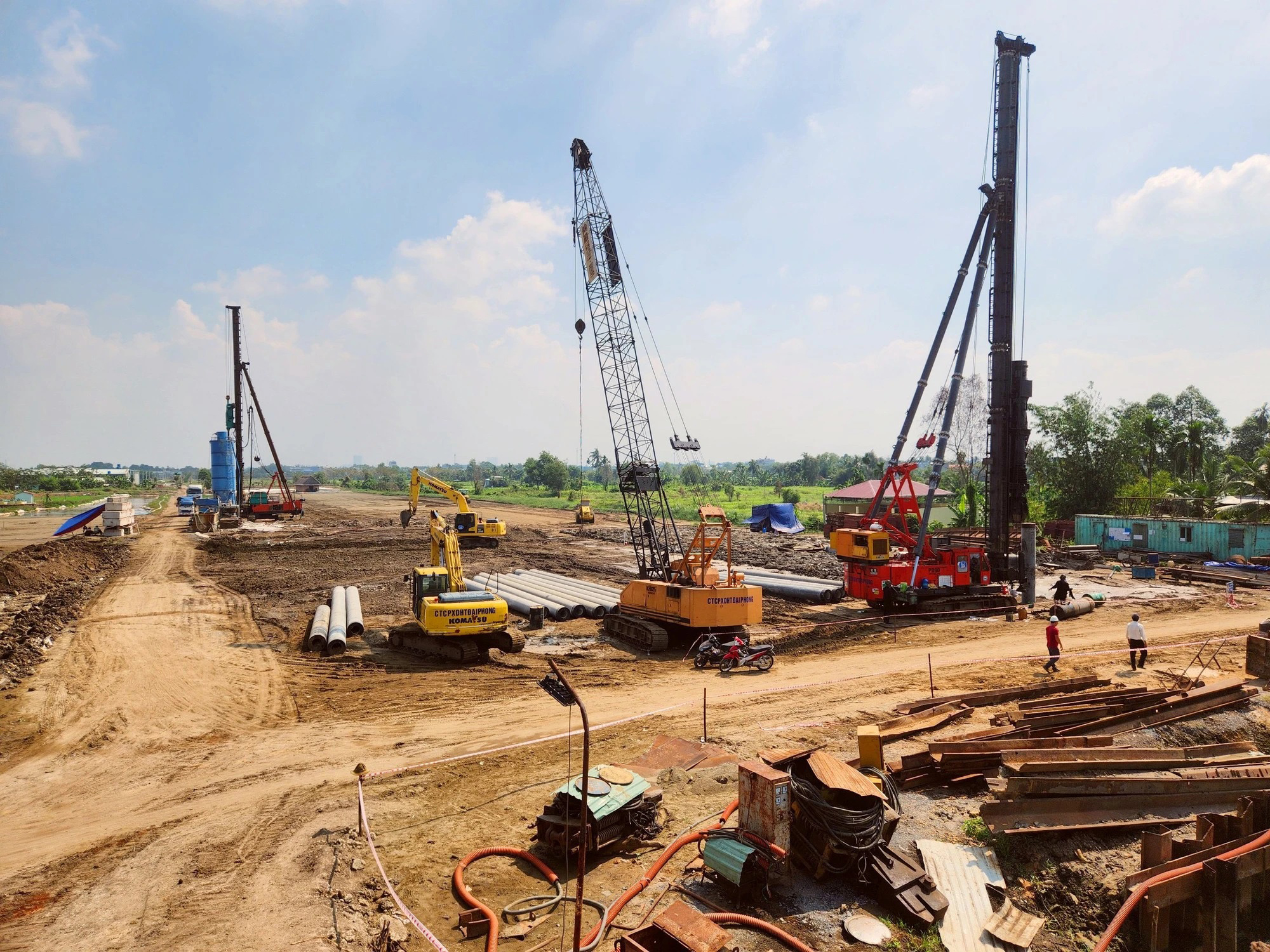 Sức bật từ cao tốc, s&acirc;n bay...- Ảnh 2.