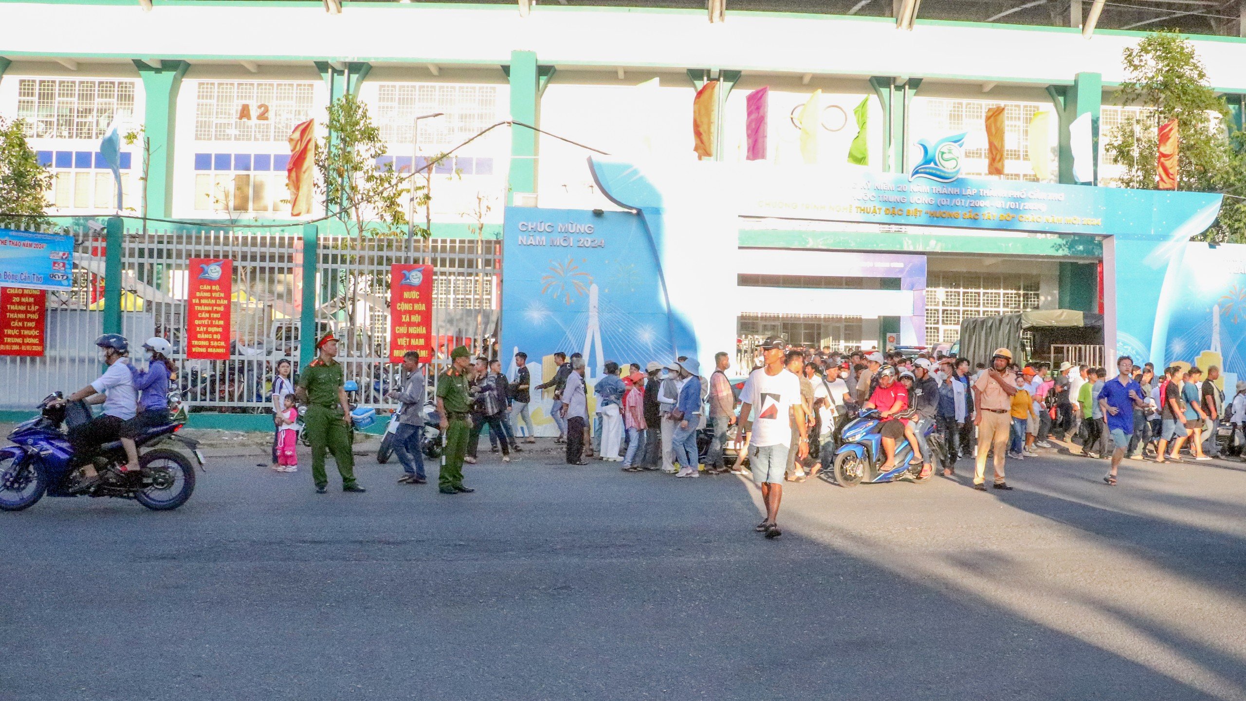 M&atilde;n nh&atilde;n với m&agrave;n tranh t&agrave;i đua xe m&ocirc; t&ocirc; to&agrave;n quốc ở Cần Thơ- Ảnh 2.