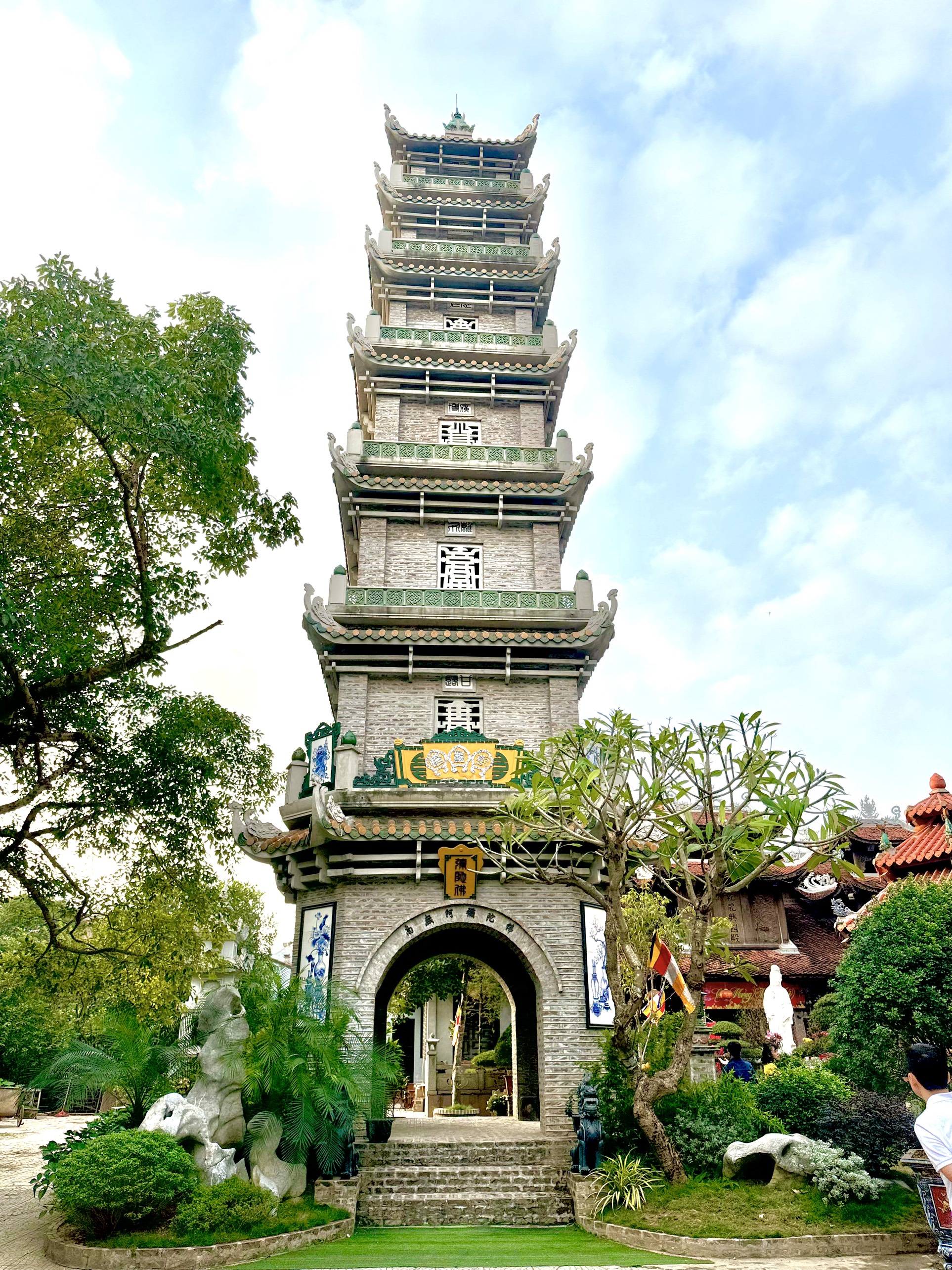 Đầu Xu&acirc;n, chi&ecirc;m ngưỡng ng&ocirc;i ch&ugrave;a cổ ngh&igrave;n năm tuổi ở Thủ đ&ocirc;- Ảnh 3.