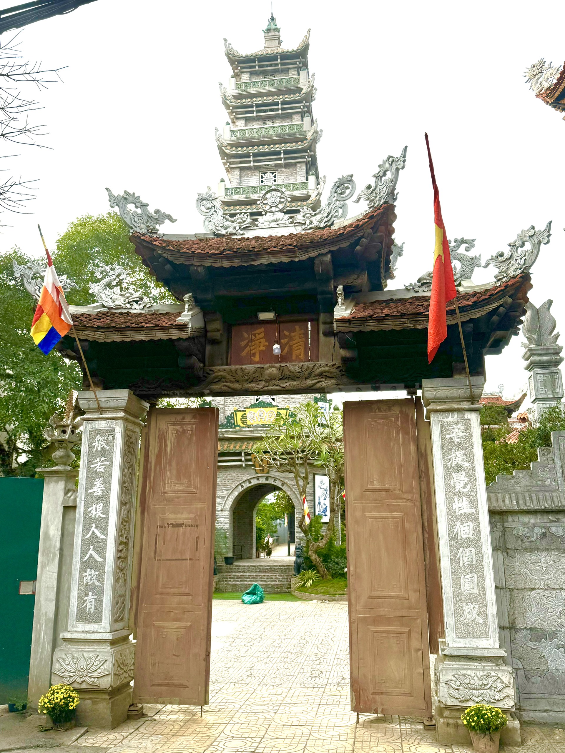 Đầu Xu&acirc;n, chi&ecirc;m ngưỡng ng&ocirc;i ch&ugrave;a cổ ngh&igrave;n năm tuổi ở Thủ đ&ocirc;- Ảnh 2.