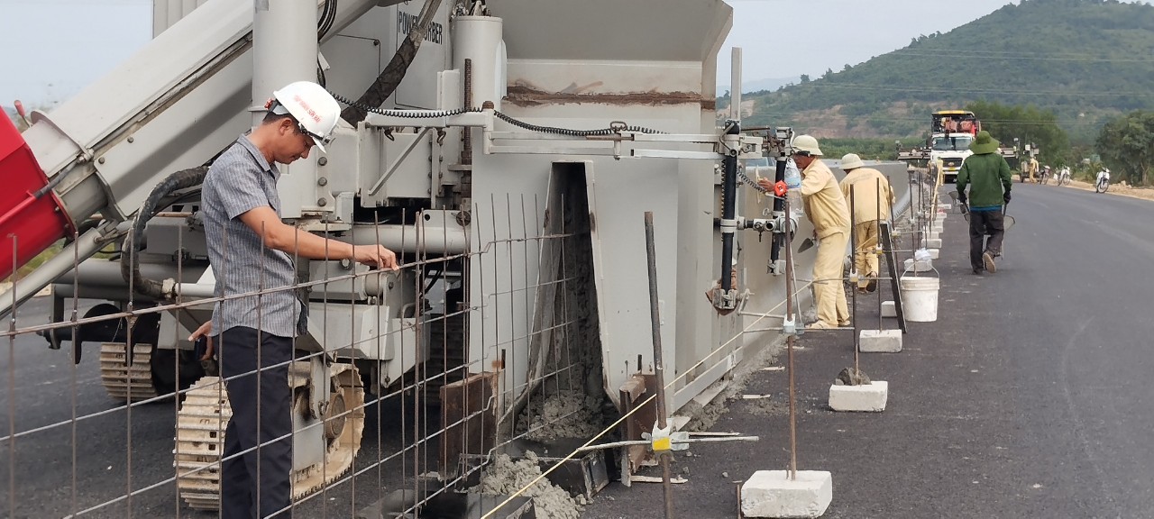 C&ocirc;ng trường cao tốc V&acirc;n Phong - Nha Trang hối hả thi c&ocirc;ng đầu Xu&acirc;n- Ảnh 6.