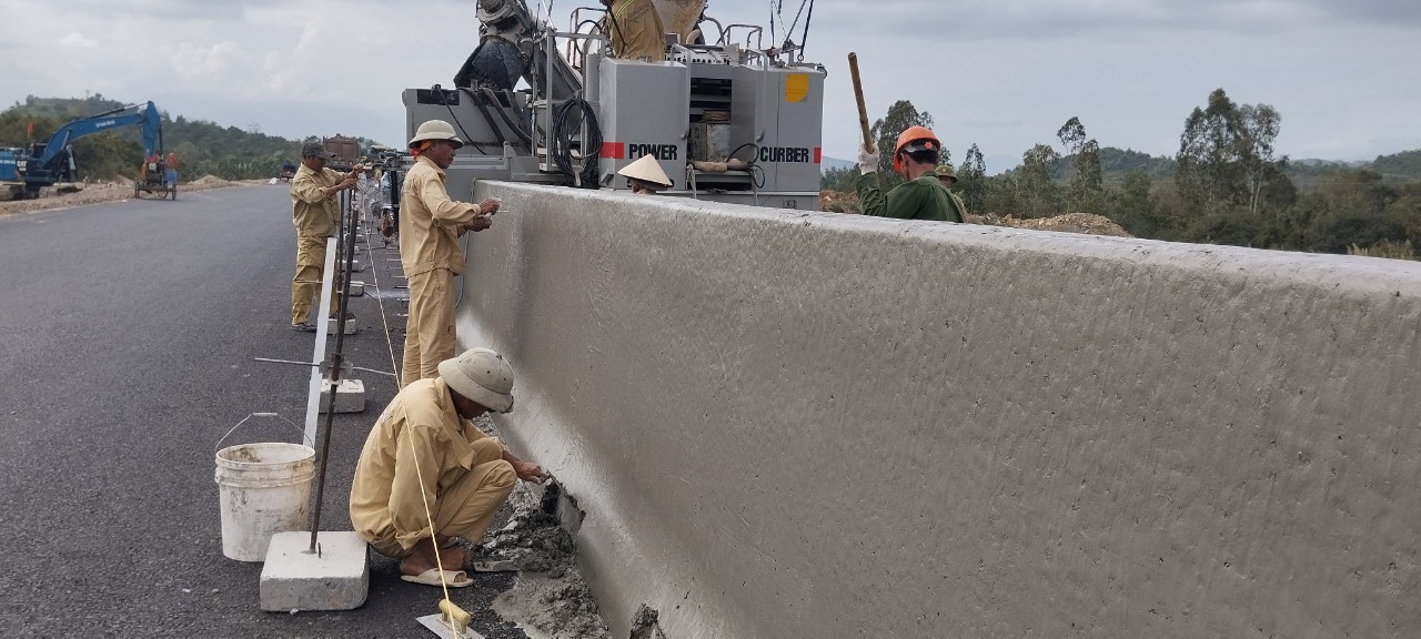 C&ocirc;ng trường cao tốc V&acirc;n Phong - Nha Trang hối hả thi c&ocirc;ng đầu Xu&acirc;n- Ảnh 7.