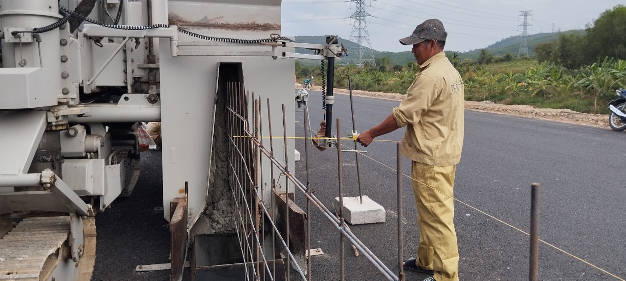 C&ocirc;ng trường cao tốc V&acirc;n Phong - Nha Trang hối hả thi c&ocirc;ng đầu Xu&acirc;n- Ảnh 4.
