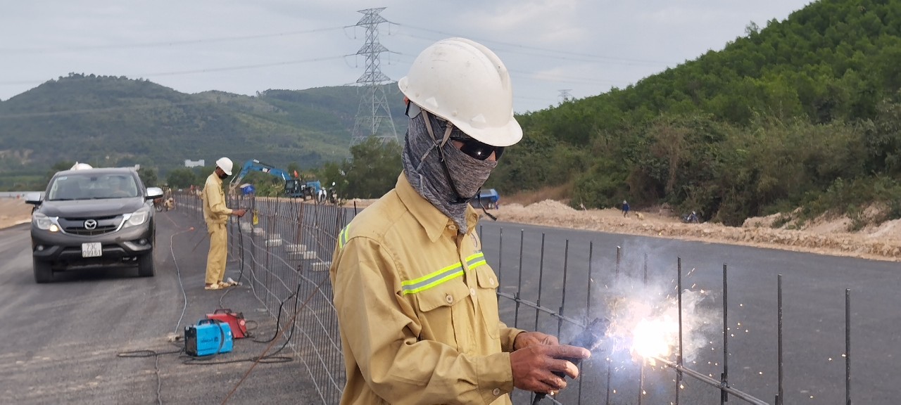 C&ocirc;ng trường cao tốc V&acirc;n Phong - Nha Trang hối hả thi c&ocirc;ng đầu Xu&acirc;n- Ảnh 3.