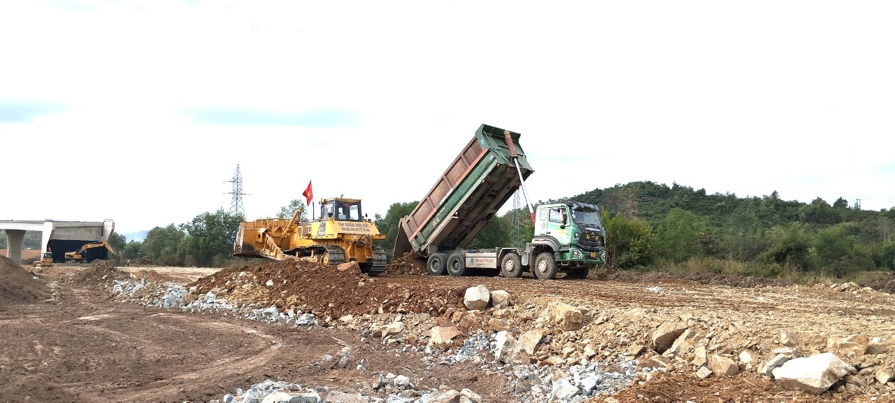 C&ocirc;ng trường cao tốc V&acirc;n Phong - Nha Trang hối hả thi c&ocirc;ng đầu Xu&acirc;n- Ảnh 12.