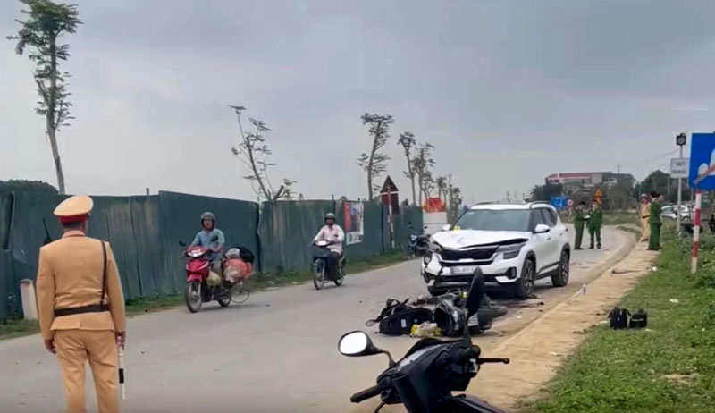 Hiện trường xảy ra vụ TNGT khiến hai người tử vong, hai người bị thương. Hiện trường xảy ra vụ TNGT khiến hai người tử vong, hai người bị thương.