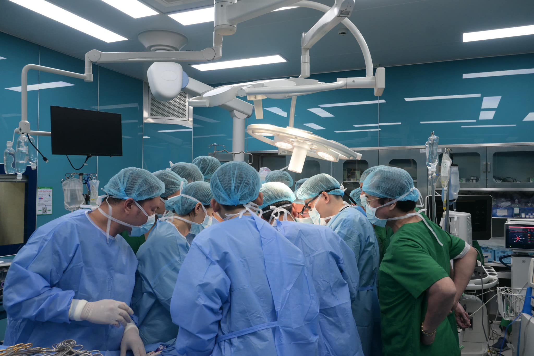 Ca gh&eacute;p phổi ng&agrave;y cuối năm mang lại sự sống cho nữ sinh 21 tuổi- Ảnh 1.