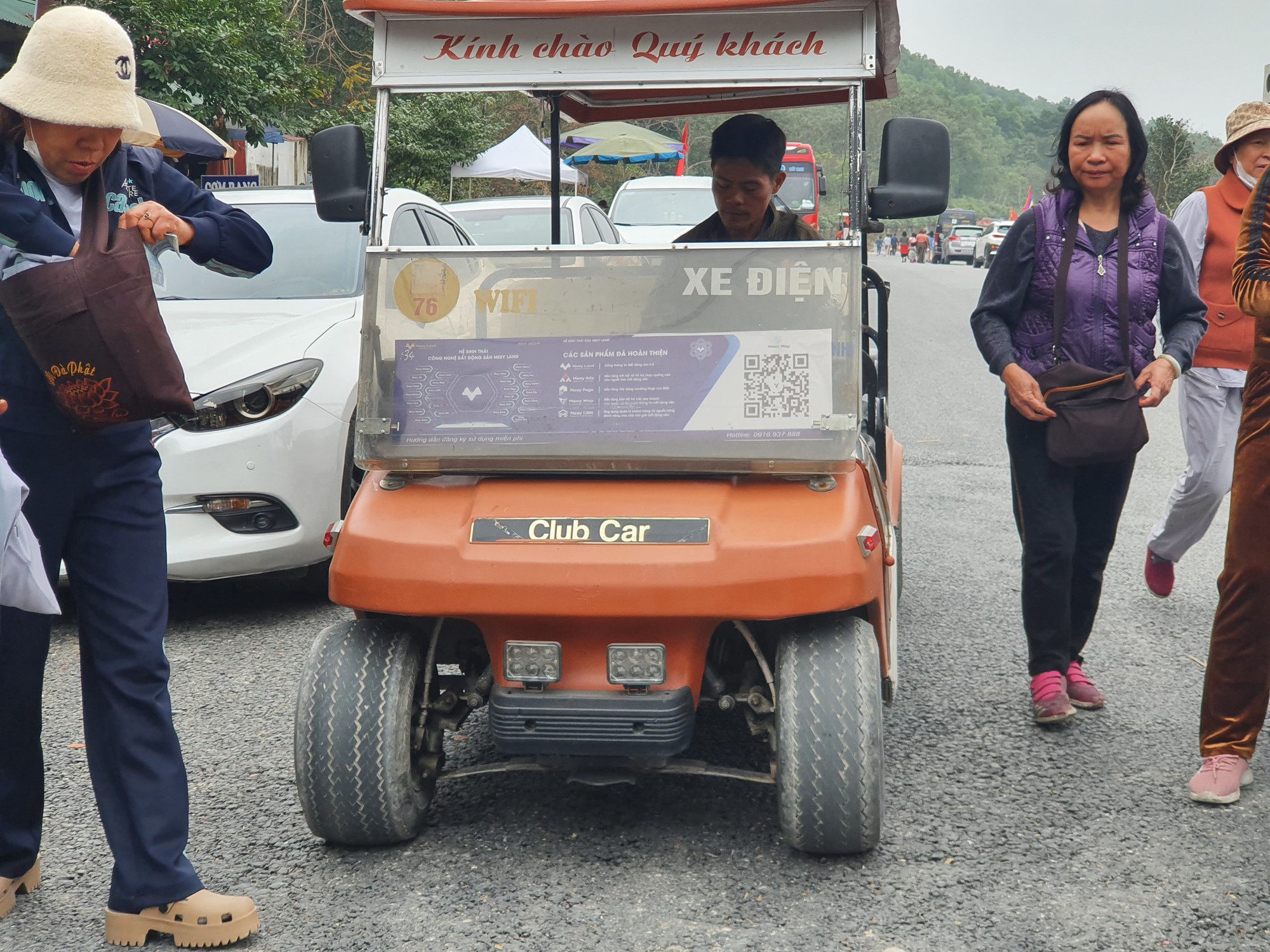 Côn Sơn - Kiếp Bạc nườm nượp du khách trước ngày khai hội- Ảnh 12. Côn Sơn - Kiếp Bạc nườm nượp du khách trước ngày khai hội- Ảnh 12.