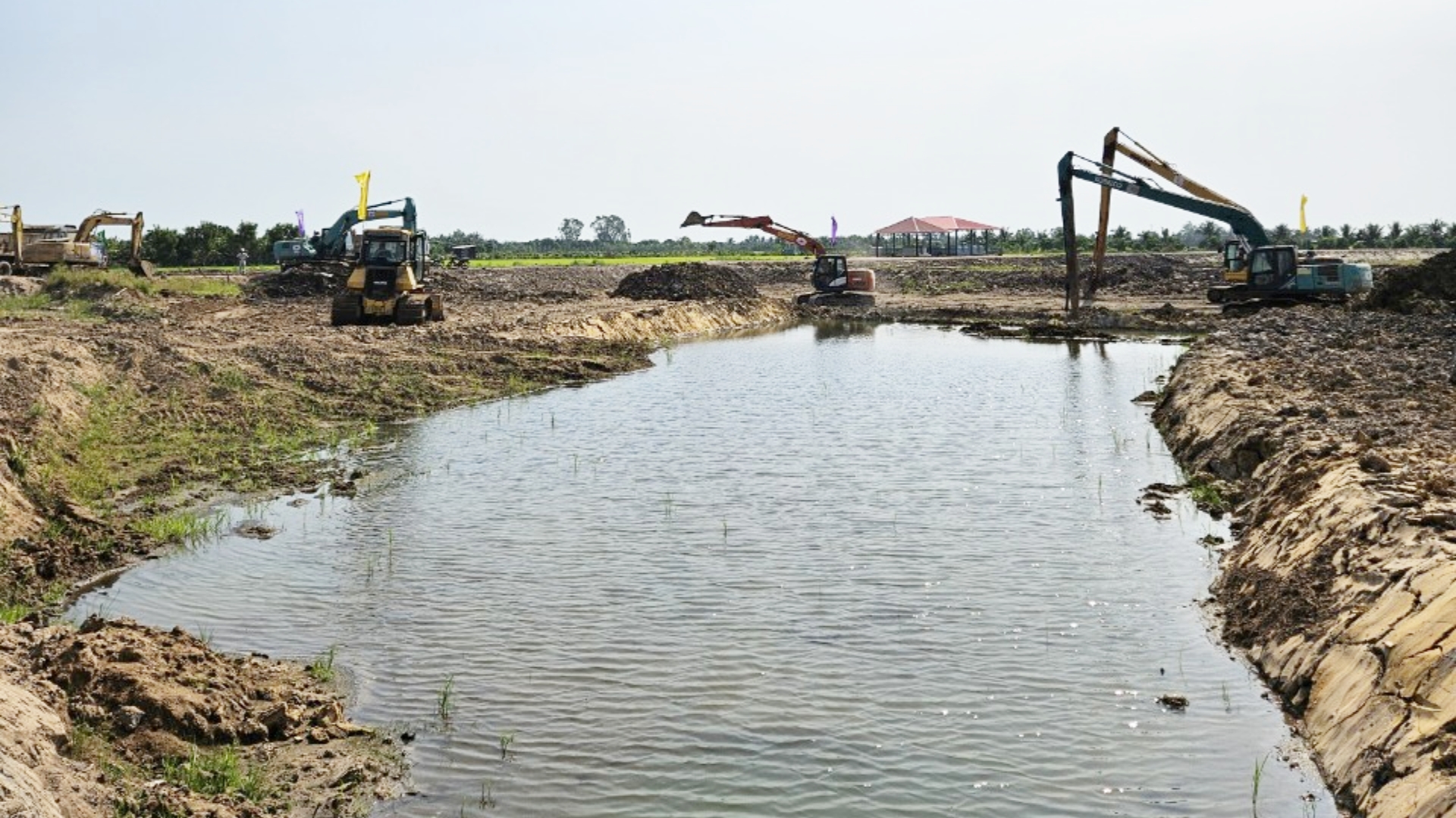 C&ocirc;ng trường cao tốc Ch&acirc;u Đốc - Cần Thơ - S&oacute;c Trăng nhộn nhịp sau kỳ nghỉ Tết- Ảnh 4.