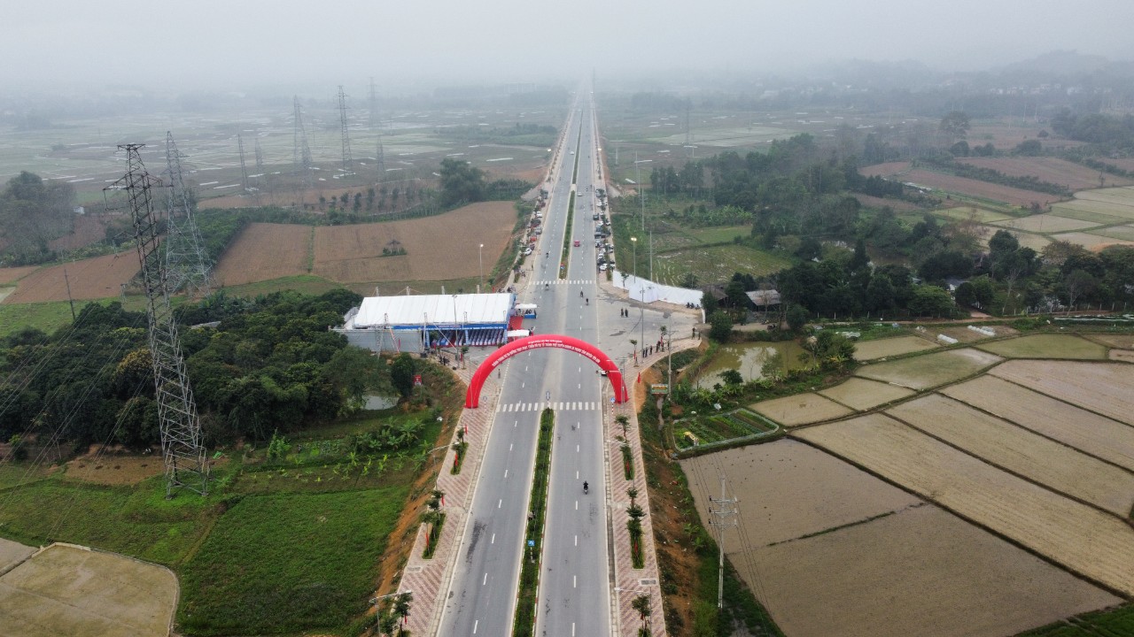 Kh&aacute;nh th&agrave;nh dự &aacute;n đường đ&ocirc; thị gần 700 tỷ ở Tuy&ecirc;n Quang, giảm tải cho QL2- Ảnh 3.