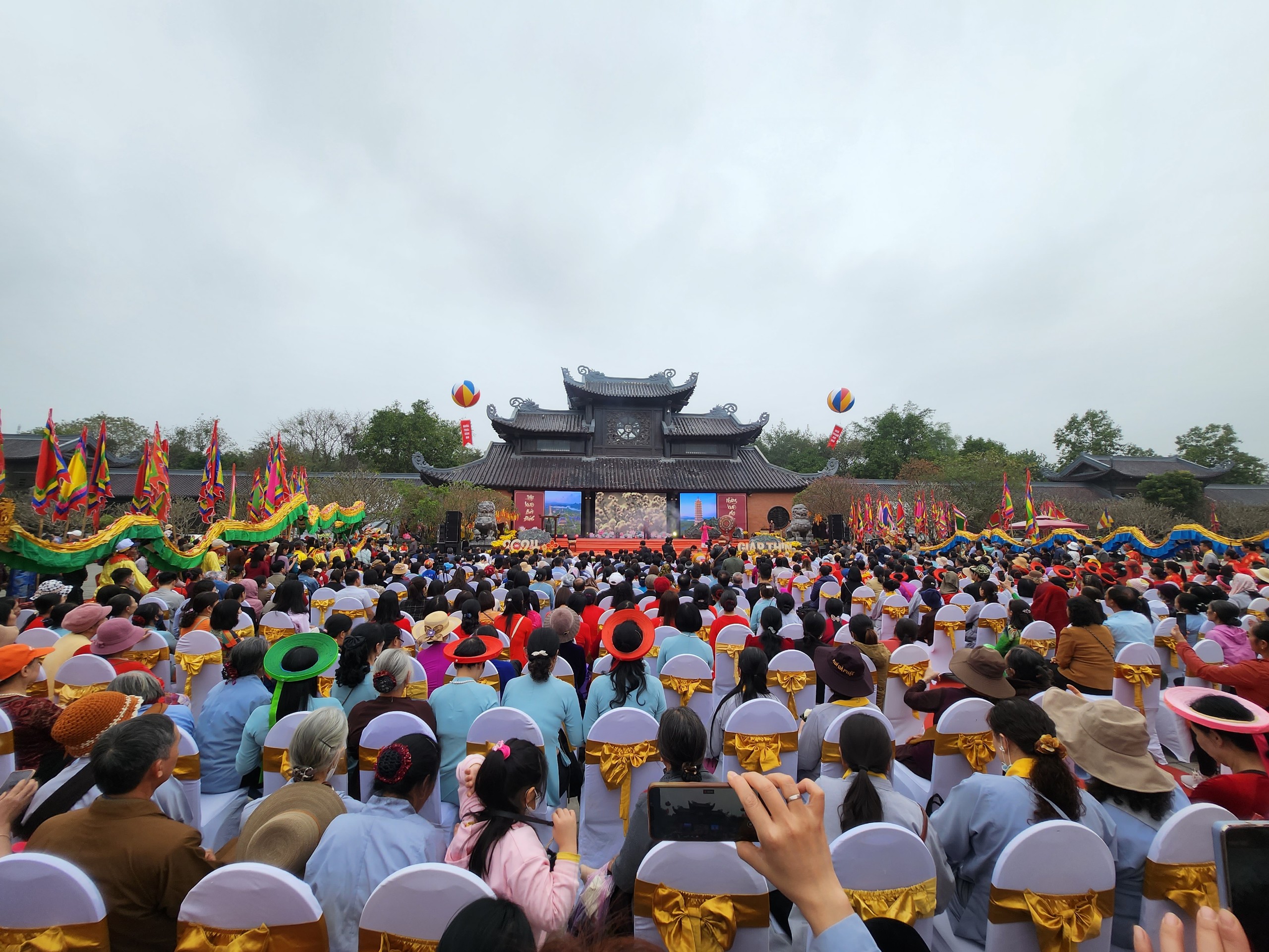 7 ng&agrave;y Tết, Thanh H&oacute;a v&agrave; Ninh B&igrave;nh thu hơn 1.400 tỷ đồng từ du lịch- Ảnh 4.