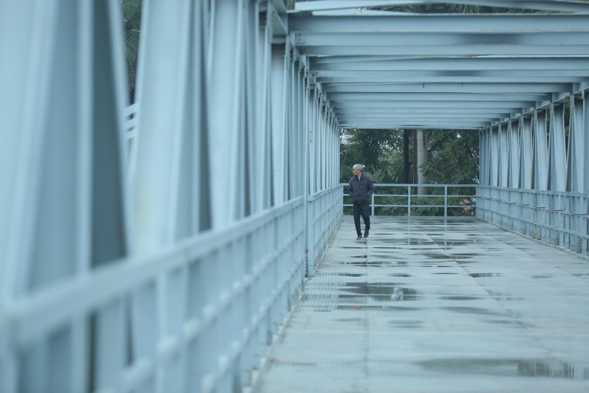 Cận cảnh cầu vượt bộ h&agrave;nh bị 