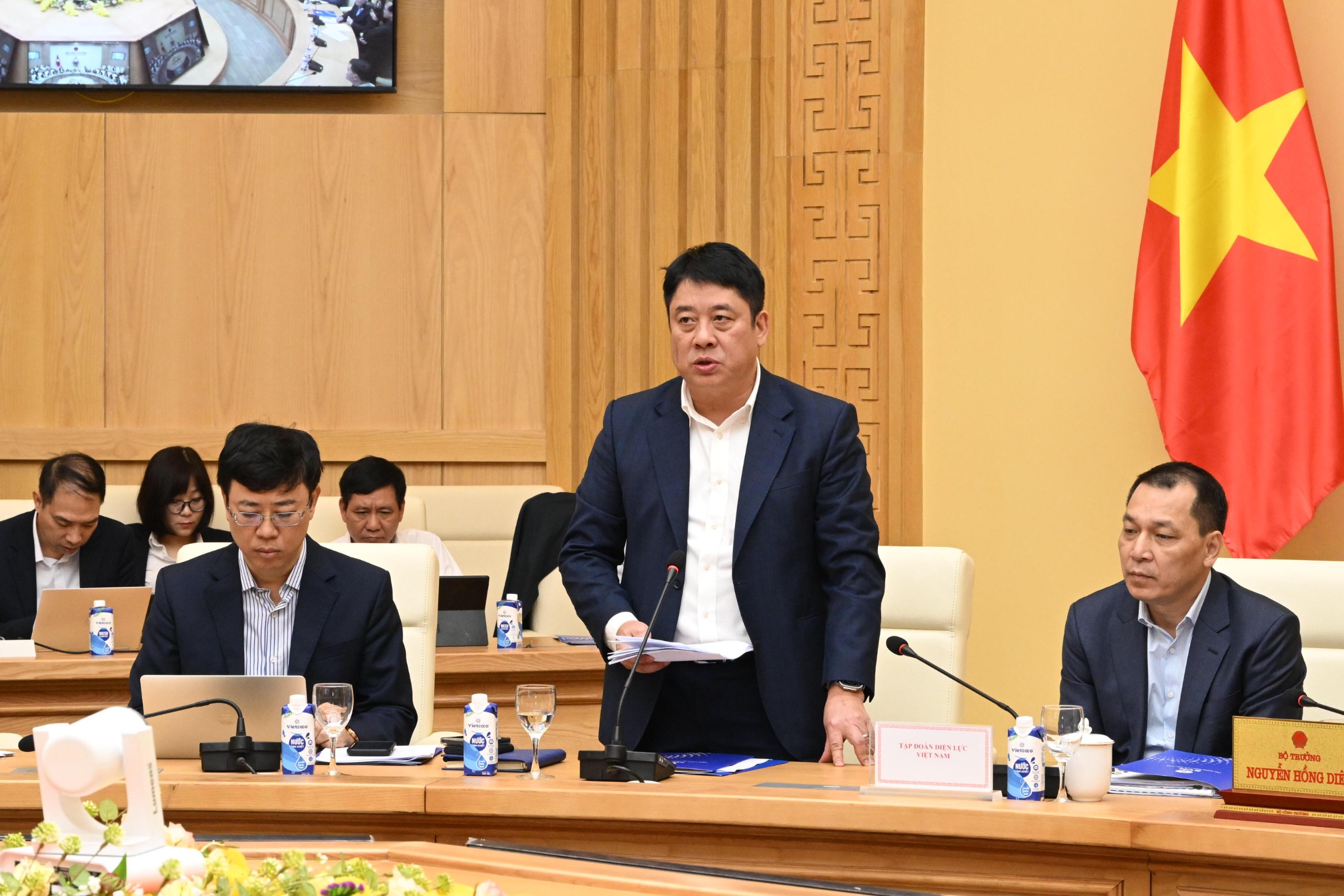 Sốt ruột tiến độ đường d&acirc;y 500kV do tỉnh giao mặt bằng 