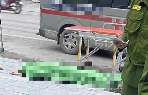 Ph&oacute; hiệu trưởng tử vong tr&ecirc;n vỉa h&egrave; l&uacute;c s&aacute;ng sớm- Ảnh 1.