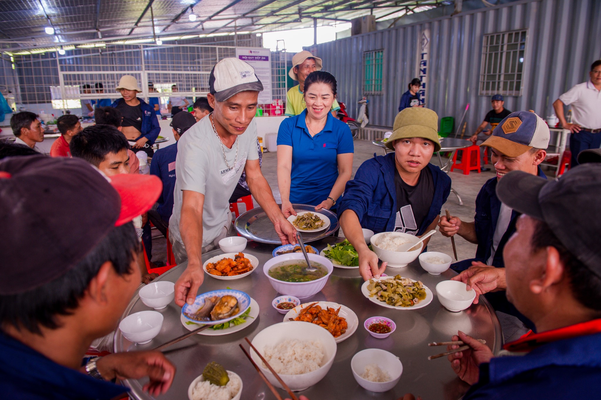 Doanh nghiệp giao th&ocirc;ng v&agrave; chiến lược giữ ch&acirc;n 