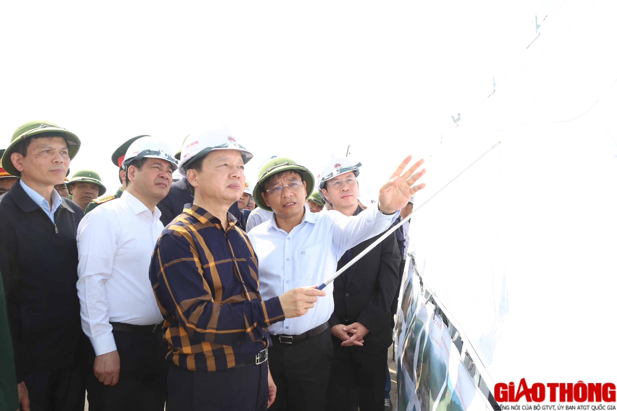 Ph&oacute; thủ tướng: Tiếp tục vượt kh&oacute;, nối th&ocirc;ng cao tốc từ H&agrave; Nội đến Vinh dịp 30/4- Ảnh 3.