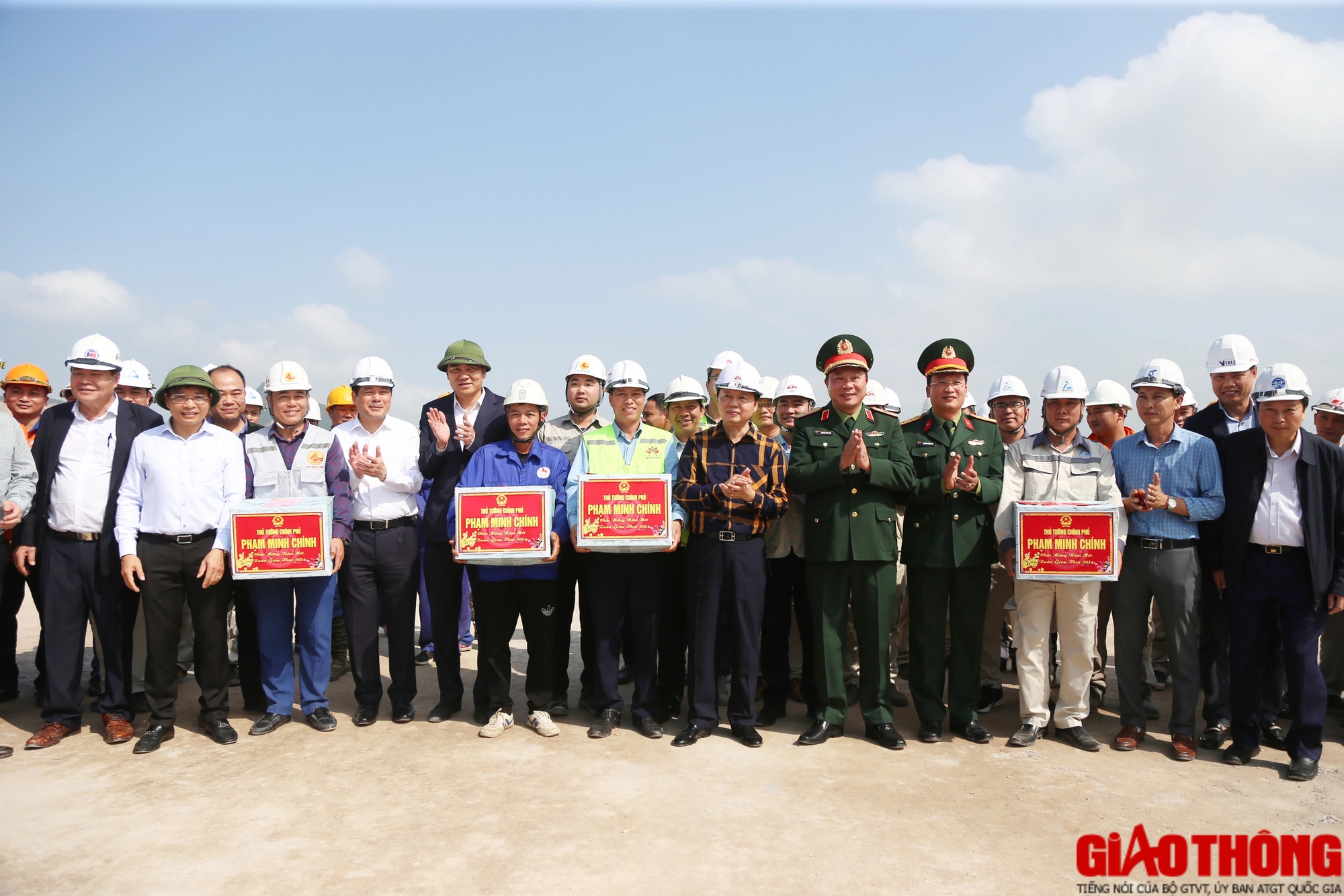 Ph&oacute; thủ tướng: Tiếp tục vượt kh&oacute;, nối th&ocirc;ng cao tốc từ H&agrave; Nội đến Vinh dịp 30/4- Ảnh 4.