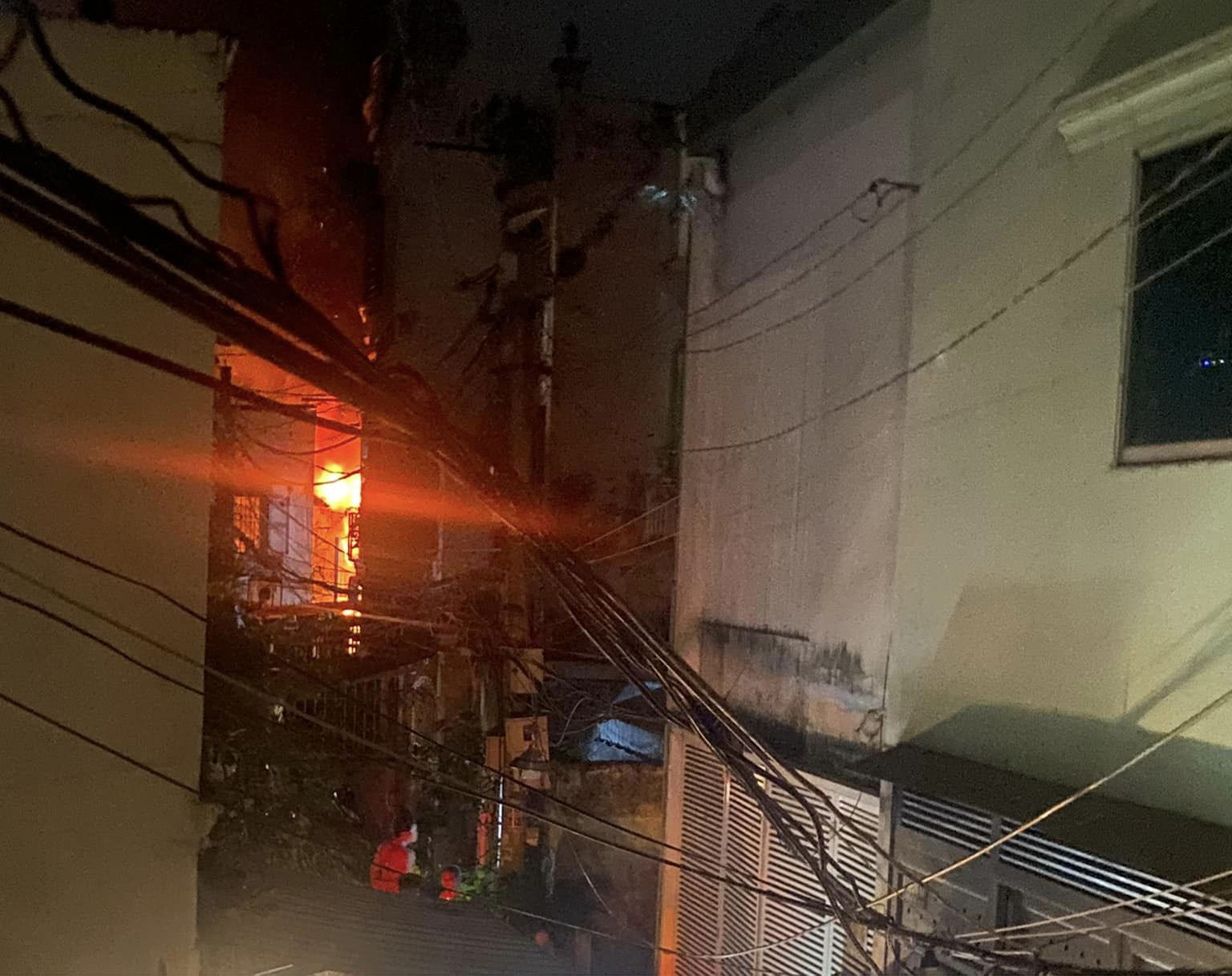 Ch&aacute;y 3 căn nh&agrave; ở TP.HCM, 4 người tử vong- Ảnh 1.